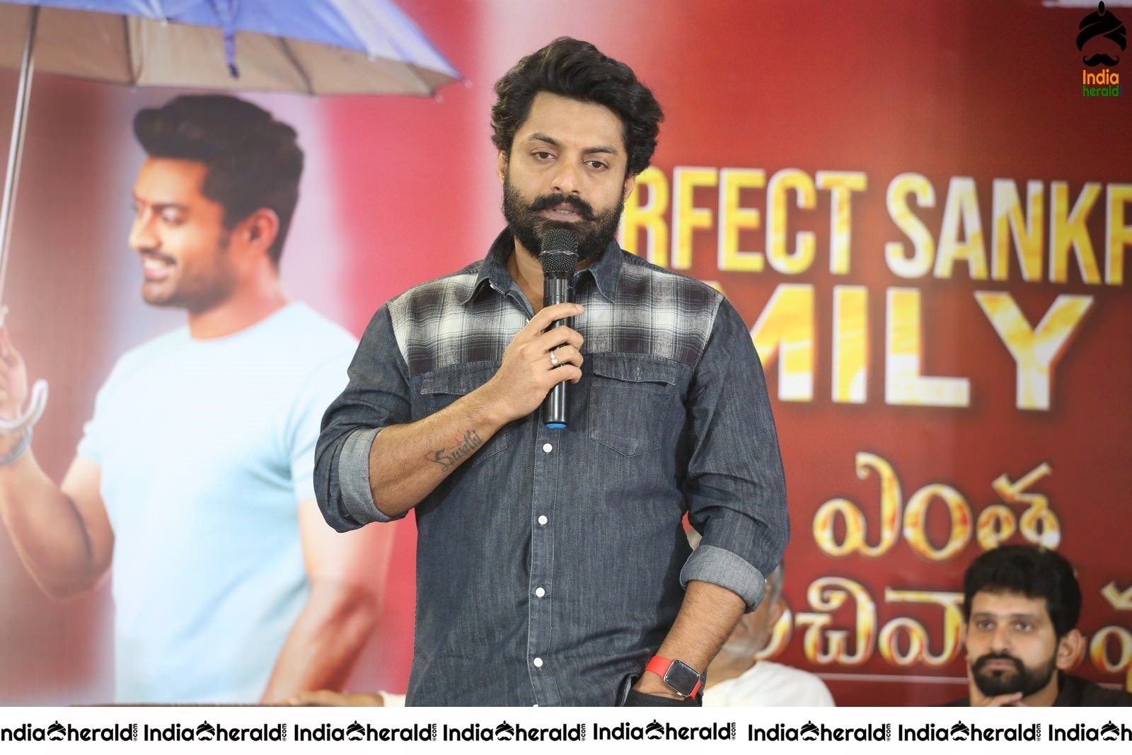 Entha Manchivaadavuraa Movie Thanks Meet Set 6