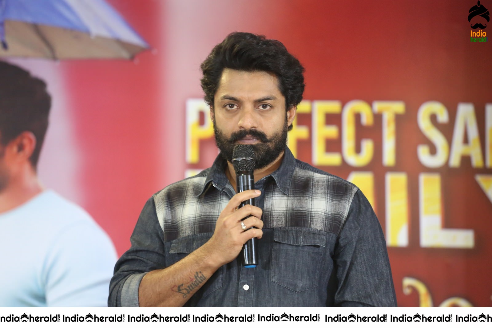 Entha Manchivaadavuraa Movie Thanks Meet Set 6