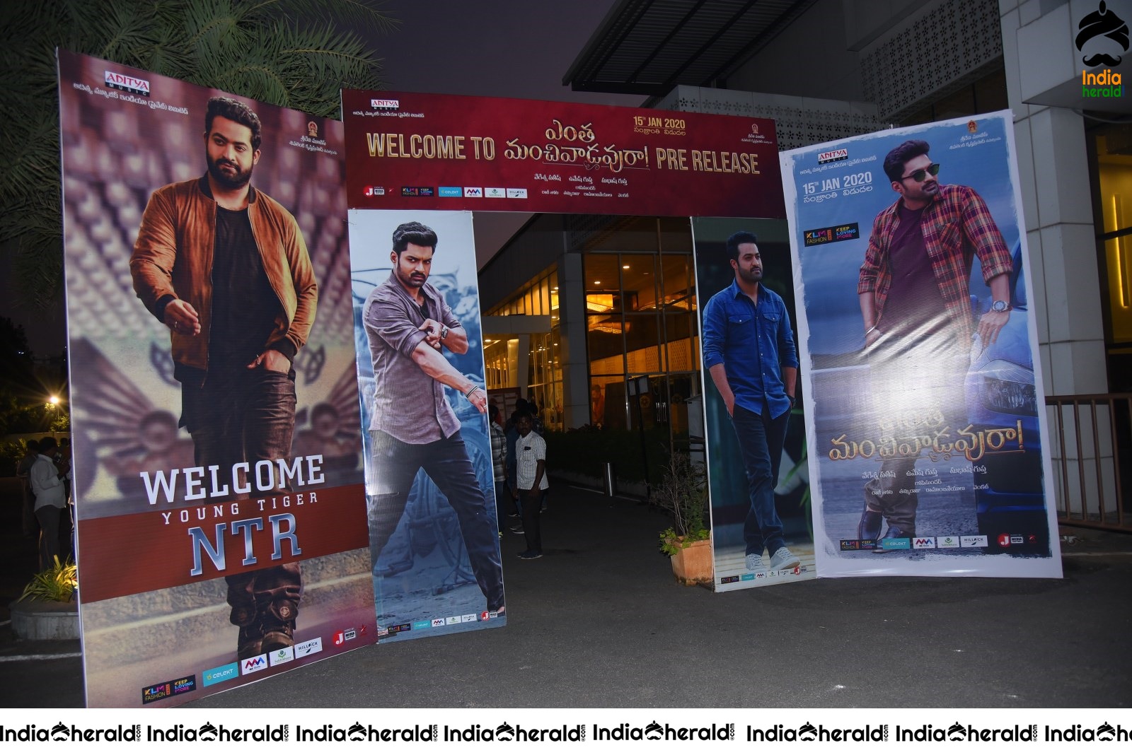 Entha Manchivaadavuraa Pre-Release event photos Set 1