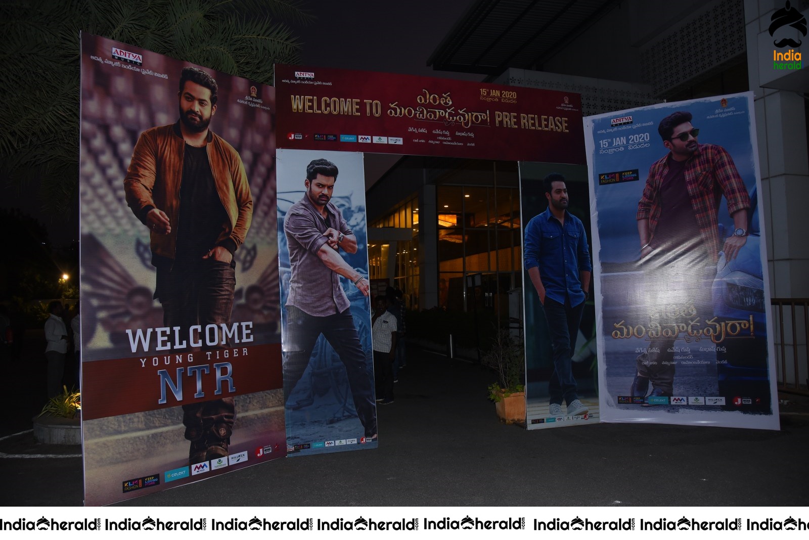 Entha Manchivaadavuraa Pre-Release event photos Set 1