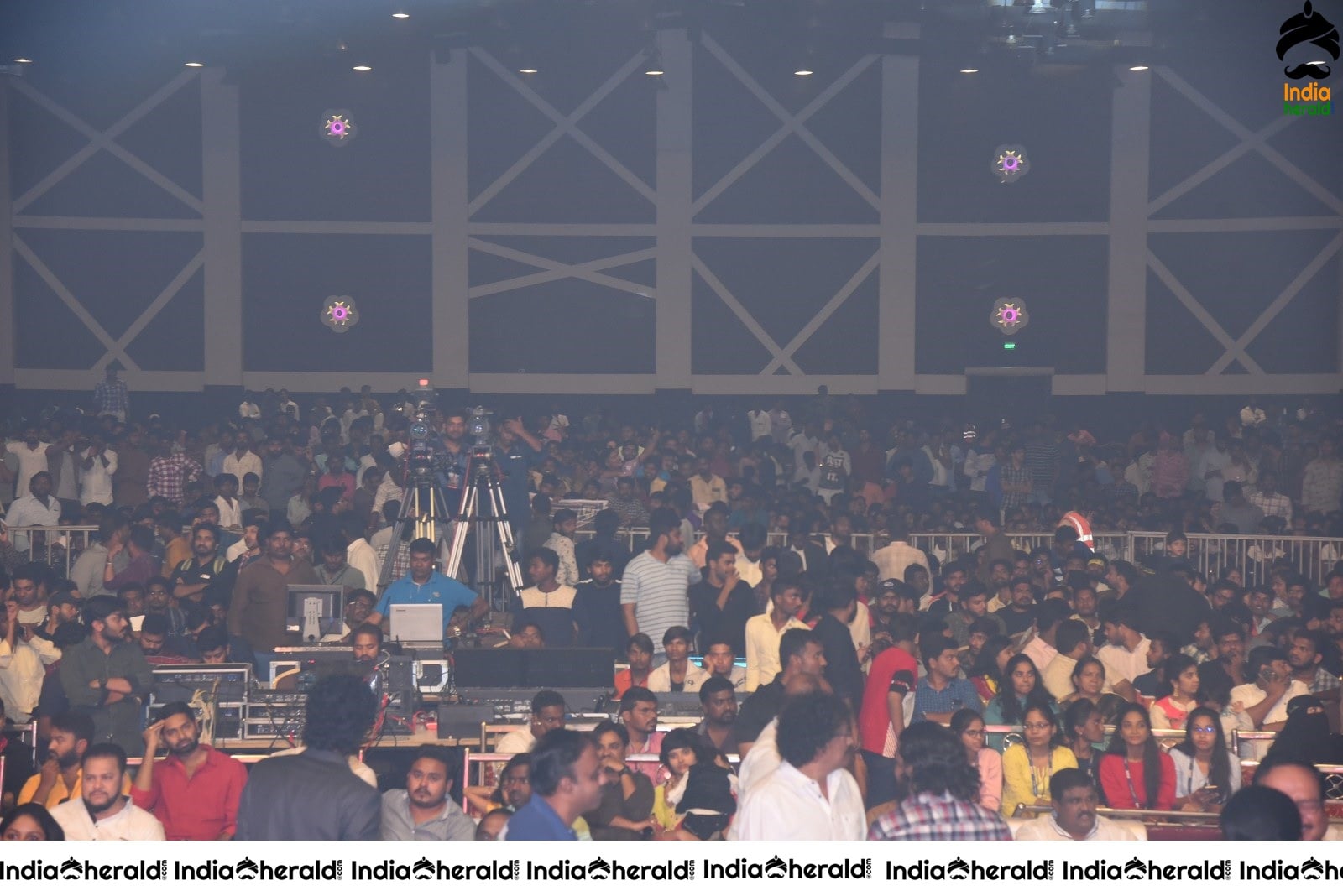 Entha Manchivaadavuraa Pre-Release event photos Set 3