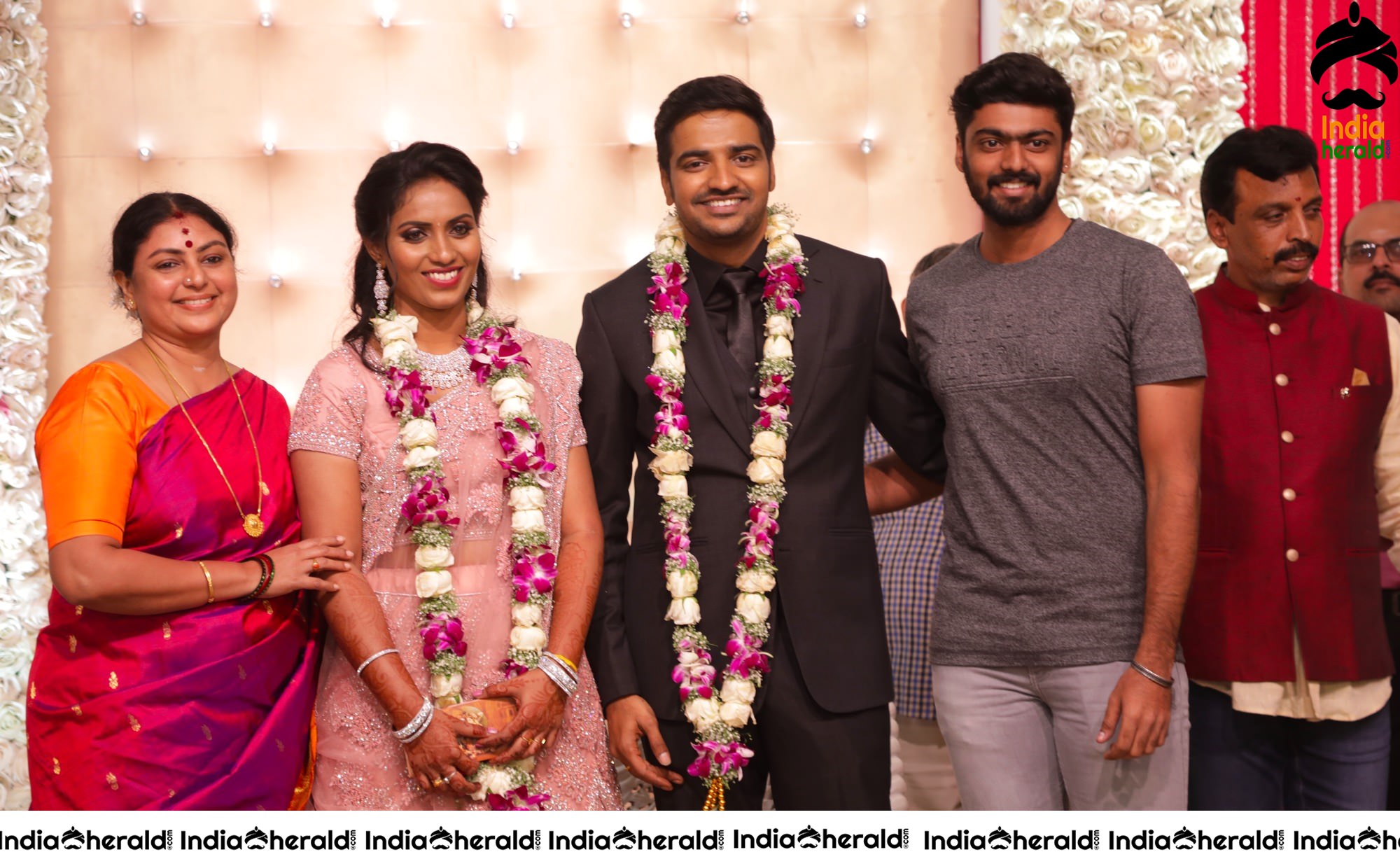 Famous Comedy Actor Sathish and Sindhu Wedding Stills Set 8