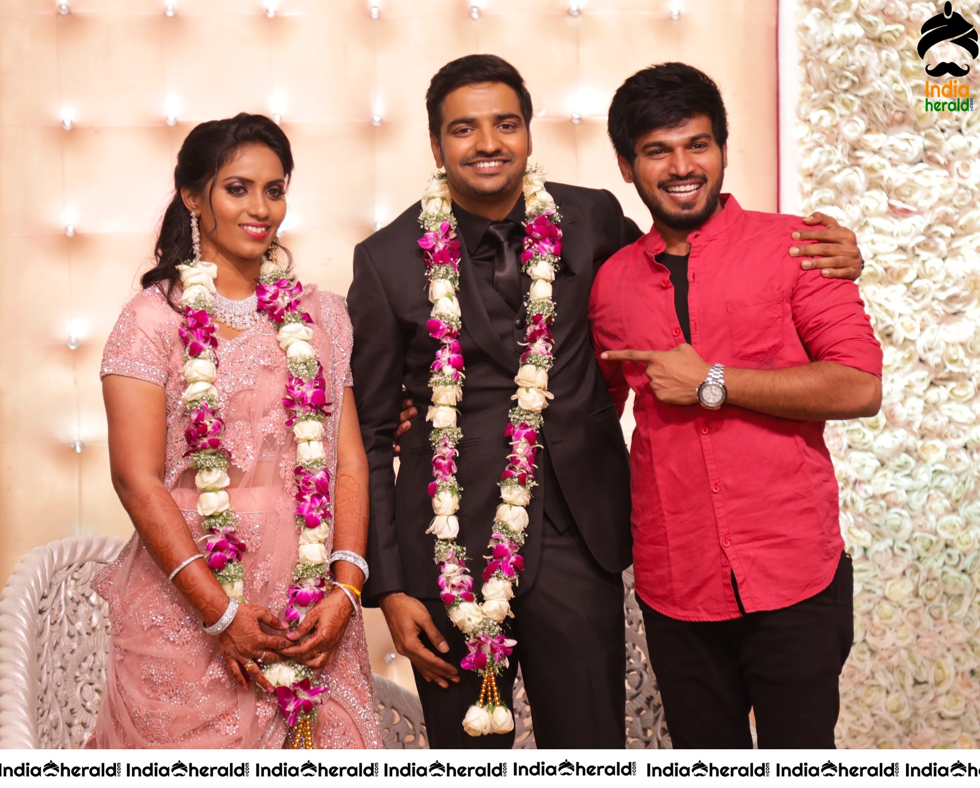 Famous Comedy Actor Sathish and Sindhu Wedding Stills Set 8