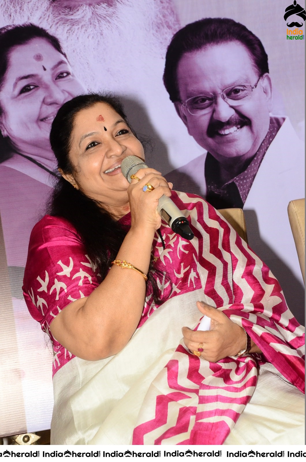 Famous Legendary Female Playback Singer Chitra Photos Set 1