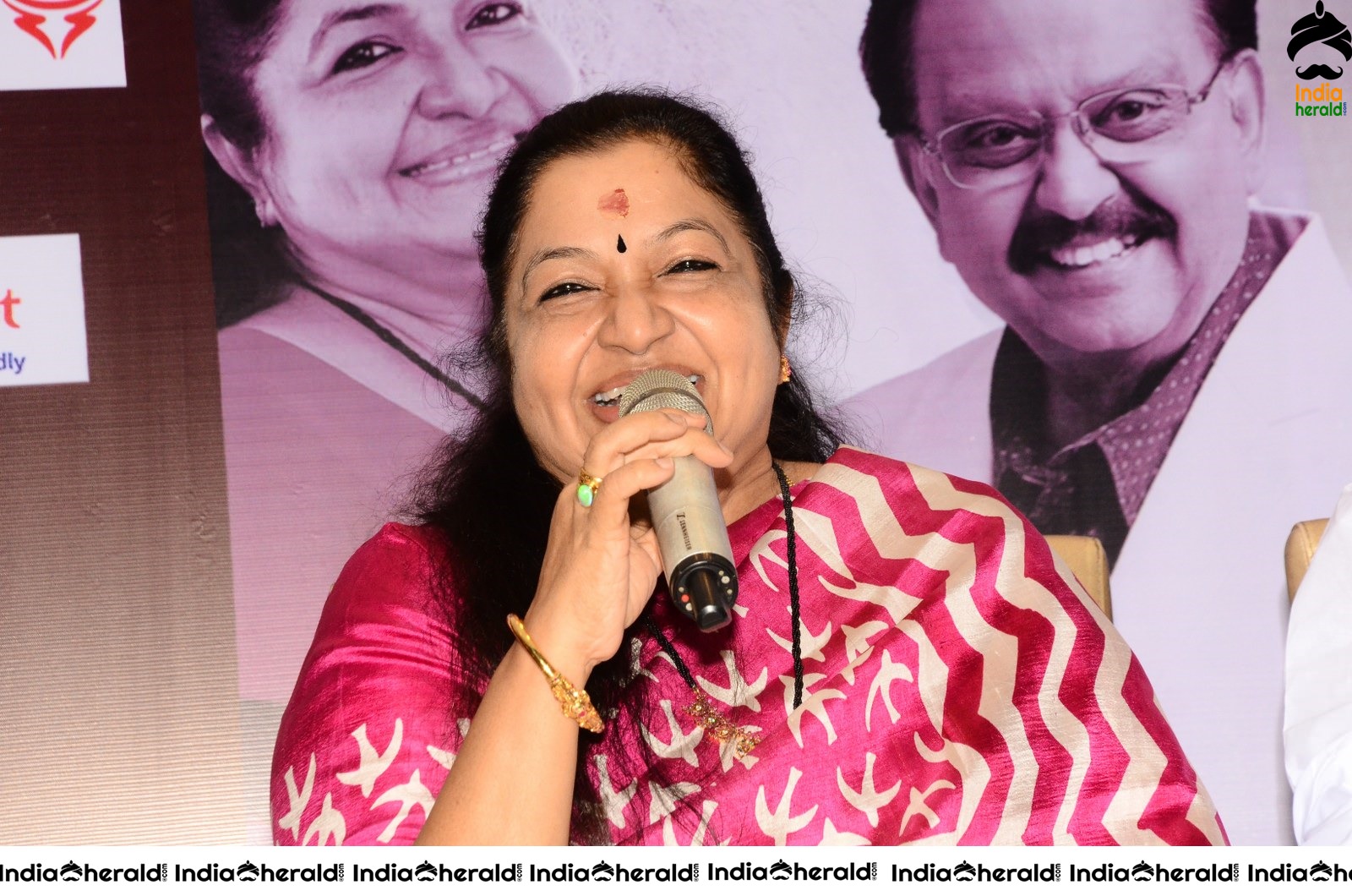 Famous Legendary Female Playback Singer Chitra Photos Set 2