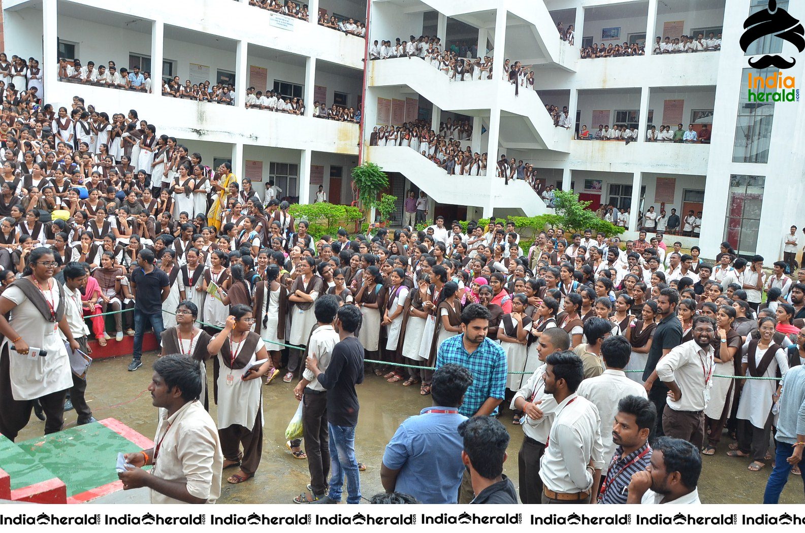 Gaddalakonda Ganesh Team At Vijayawada VVIT College Set 1