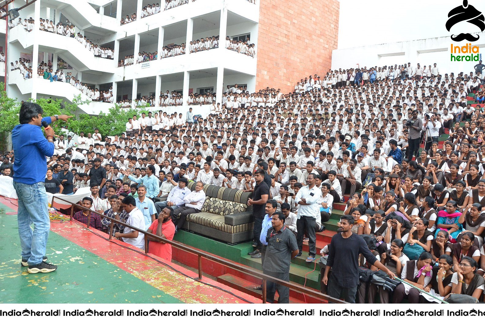 Gaddalakonda Ganesh Team At Vijayawada VVIT College Set 2