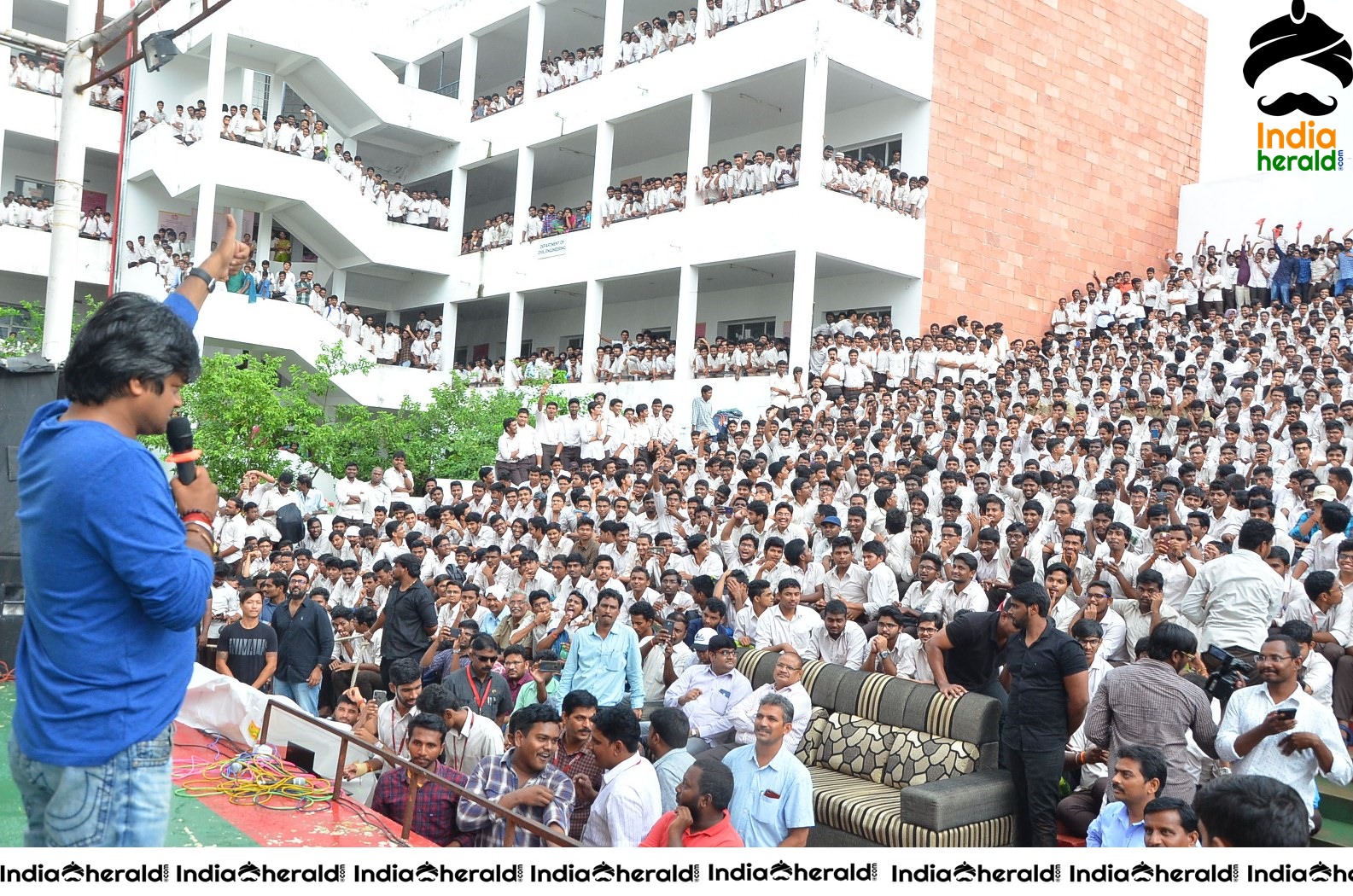 Gaddalakonda Ganesh Team At Vijayawada VVIT College Set 2