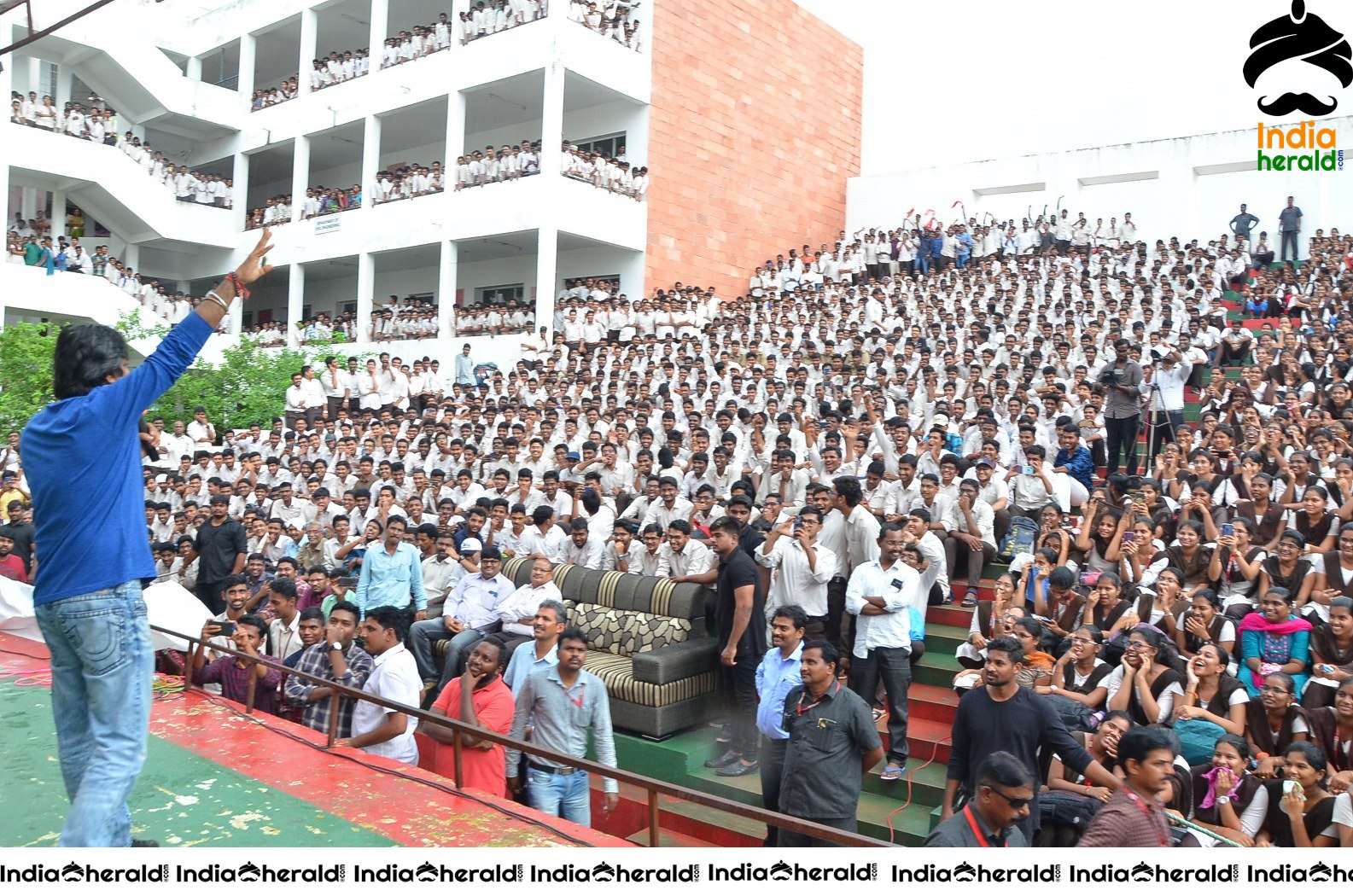 Gaddalakonda Ganesh Team At Vijayawada VVIT College Set 2