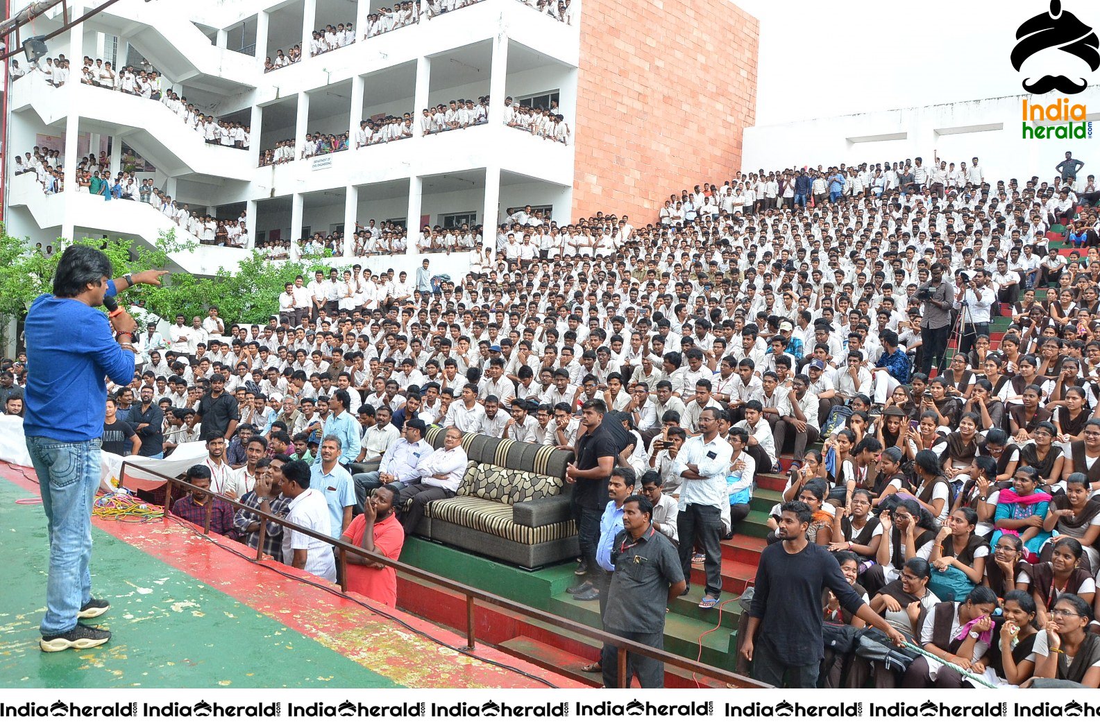 Gaddalakonda Ganesh Team At Vijayawada VVIT College Set 2