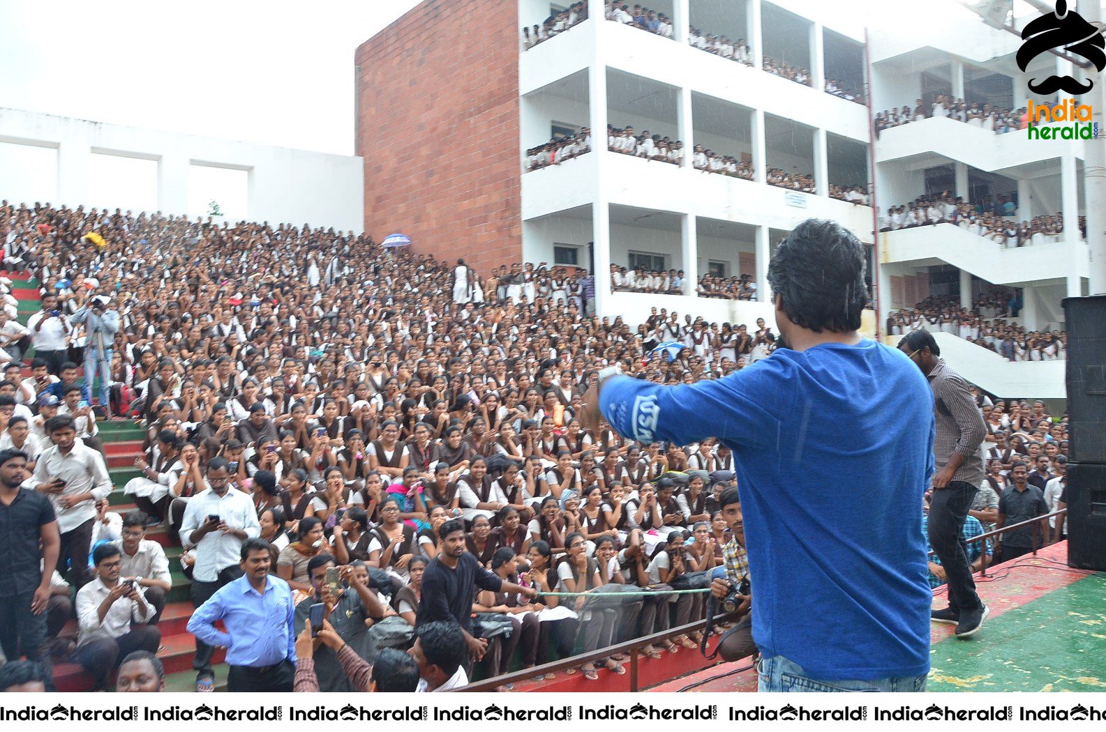 Gaddalakonda Ganesh Team At Vijayawada VVIT College Set 2