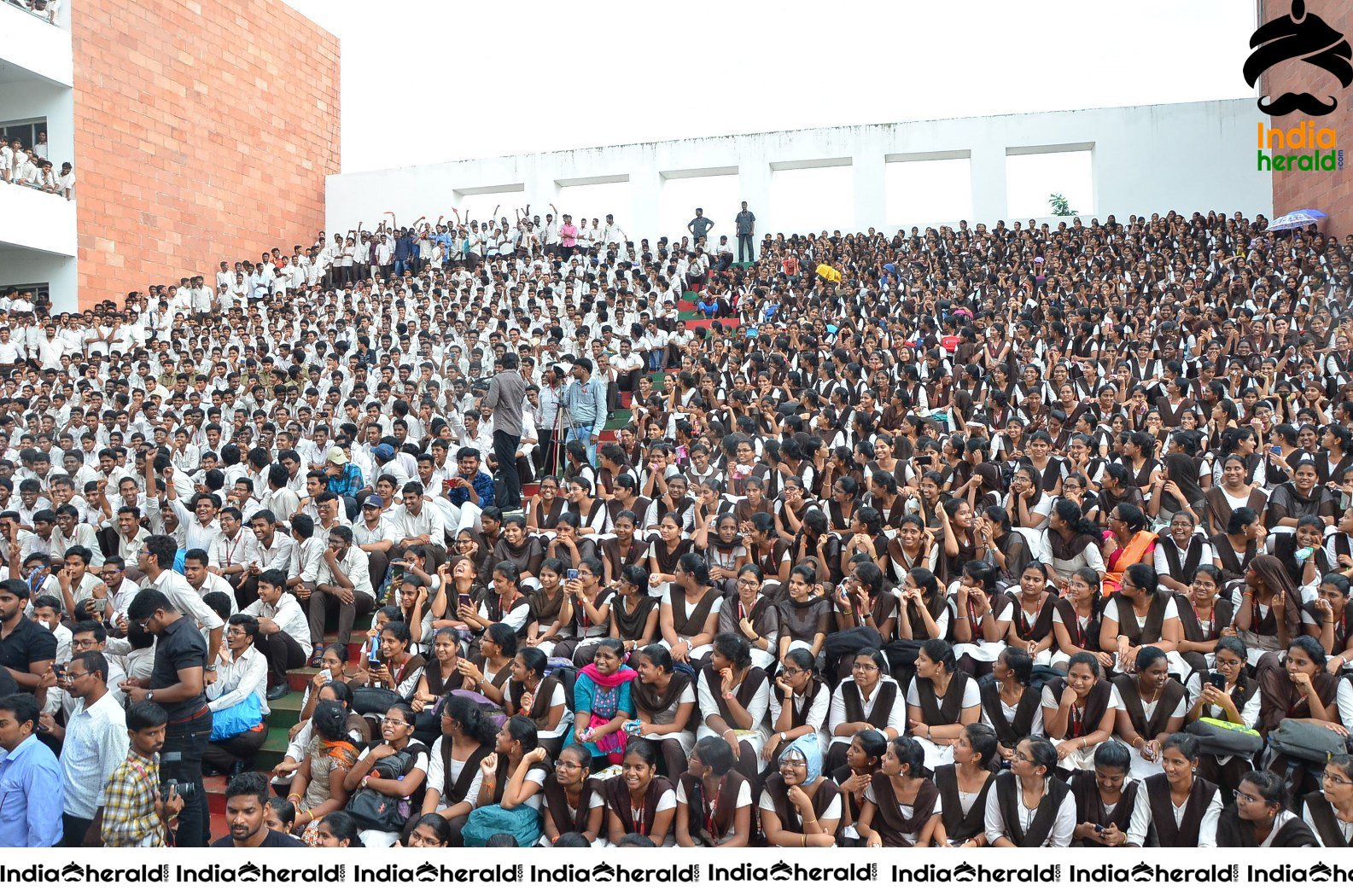 Gaddalakonda Ganesh Team At Vijayawada VVIT College Set 3