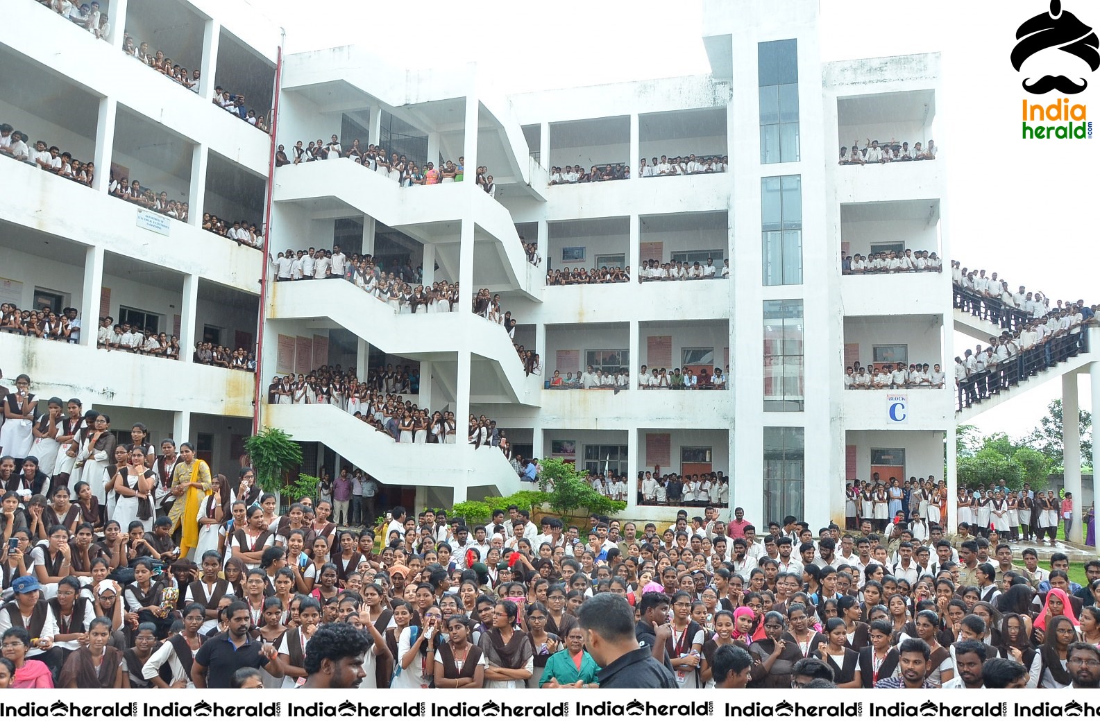 Gaddalakonda Ganesh Team At Vijayawada VVIT College Set 3