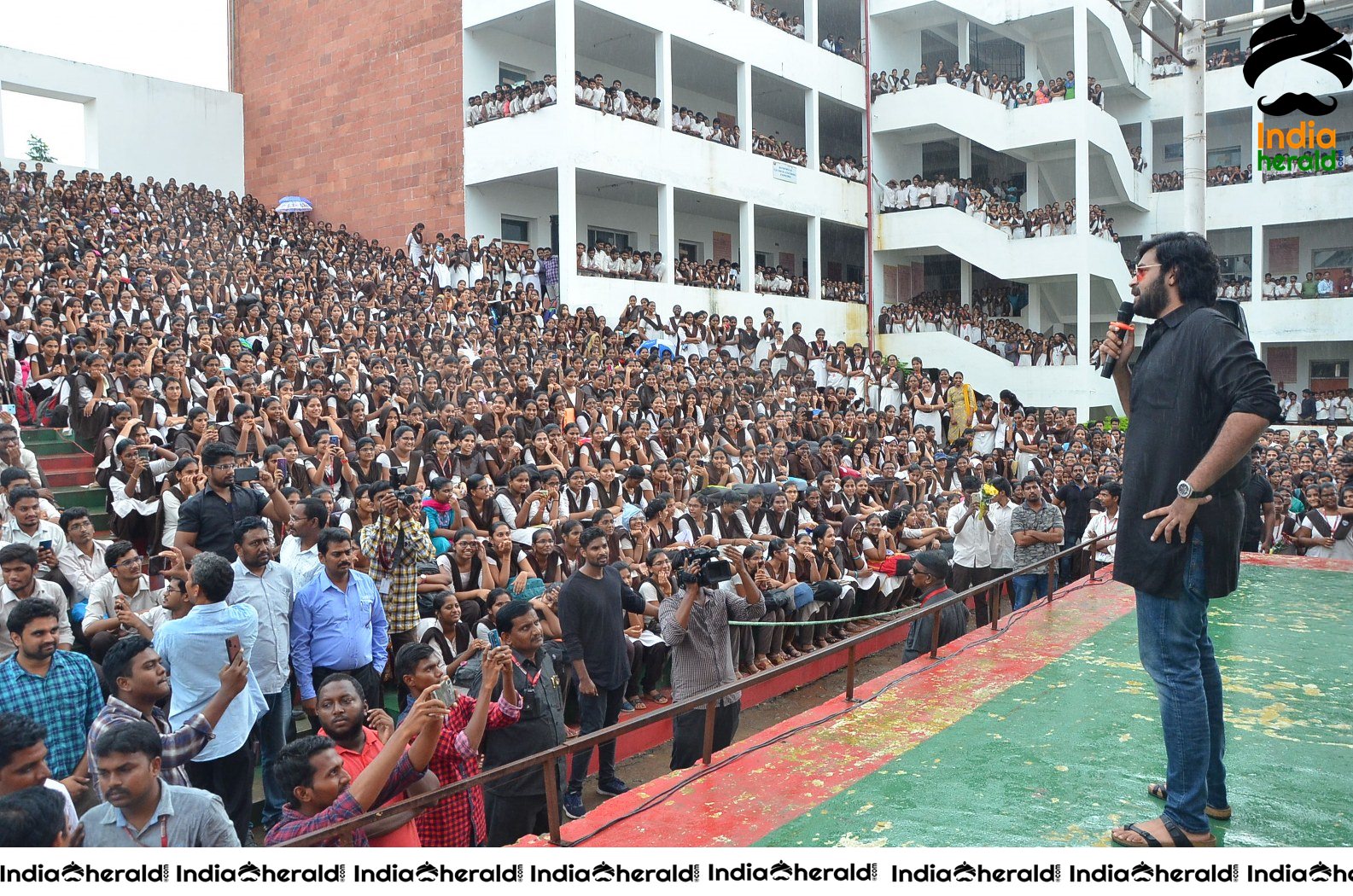 Gaddalakonda Ganesh Team At Vijayawada VVIT College Set 3