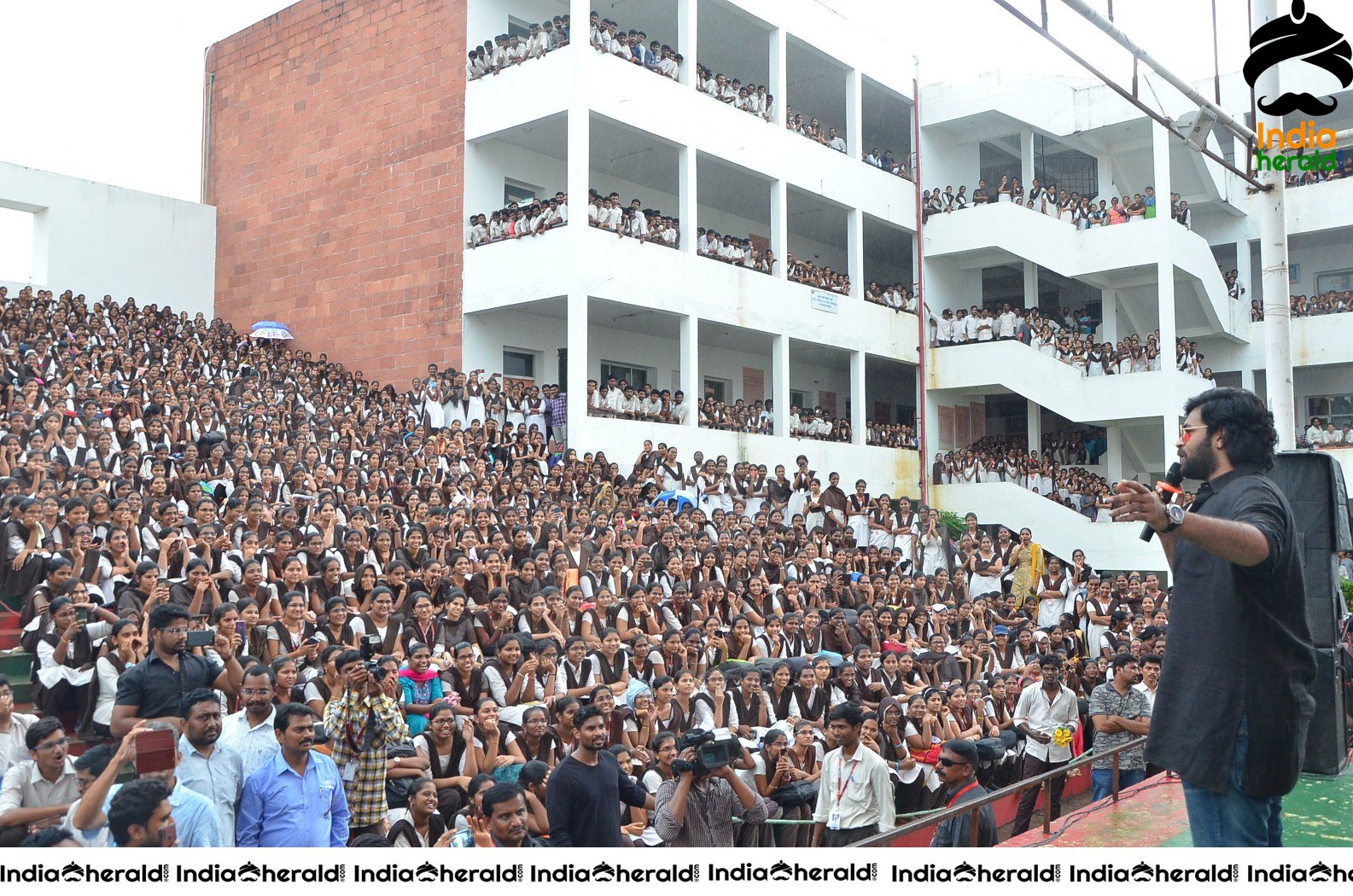 Gaddalakonda Ganesh Team At Vijayawada VVIT College Set 3