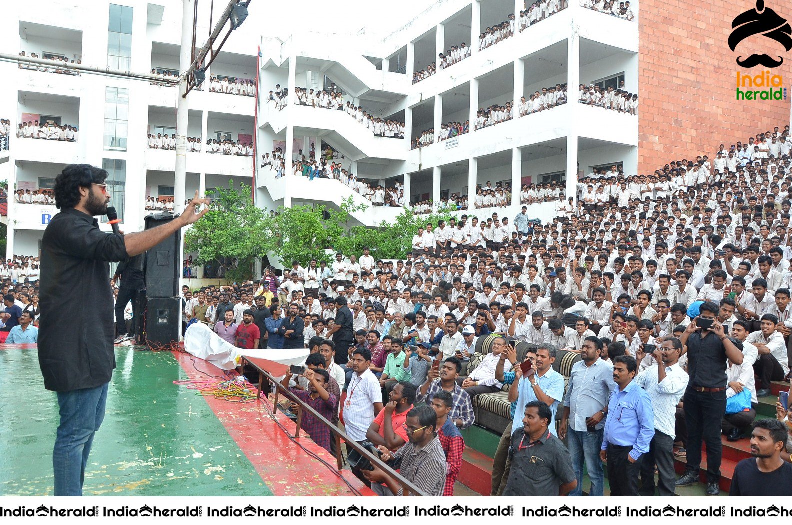 Gaddalakonda Ganesh Team At Vijayawada VVIT College Set 3