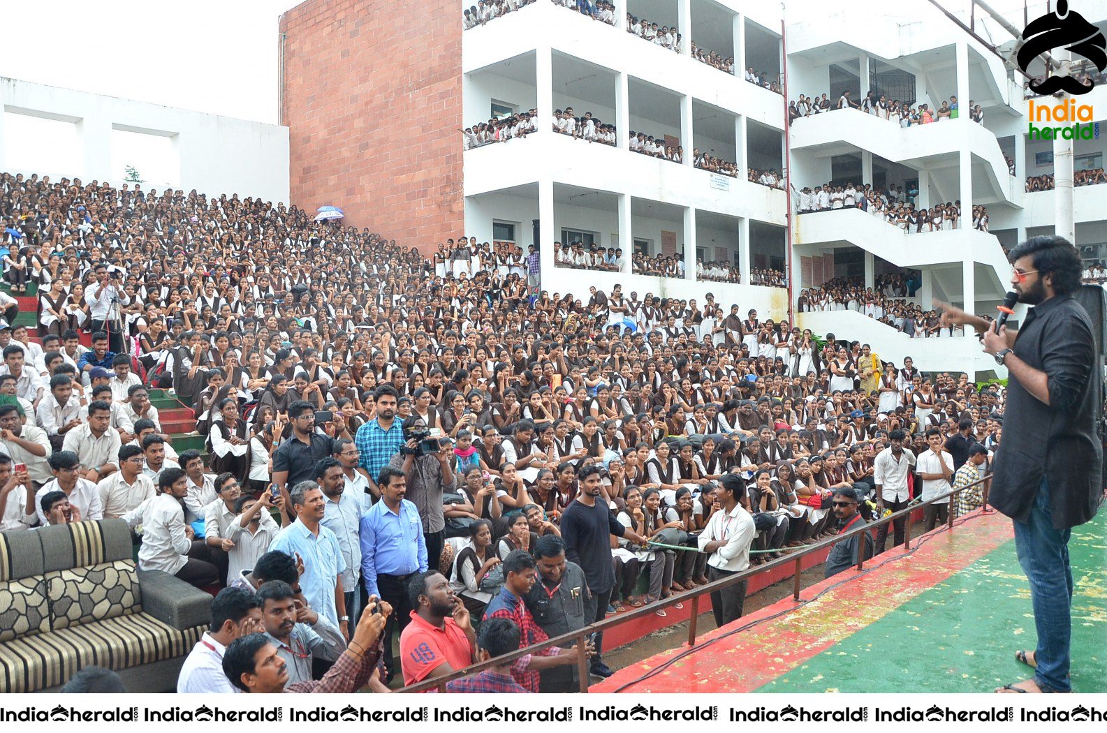 Gaddalakonda Ganesh Team at Vijayawada VVIT College Set 4