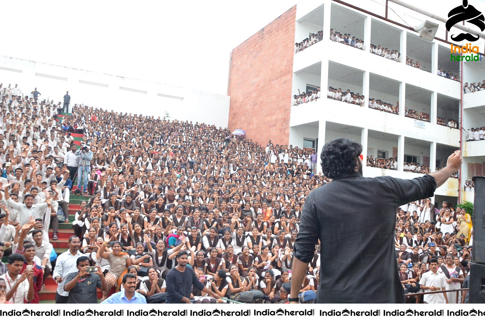 Gaddalakonda Ganesh Team at Vijayawada VVIT College Set 5
