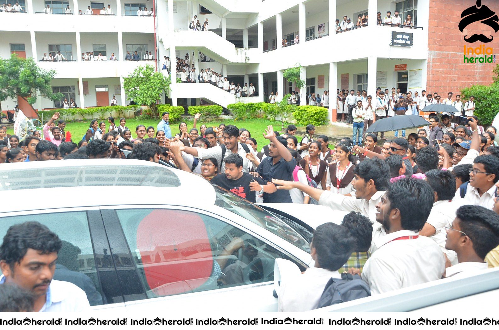 Gaddalakonda Ganesh Team at Vijayawada VVIT College Set 5