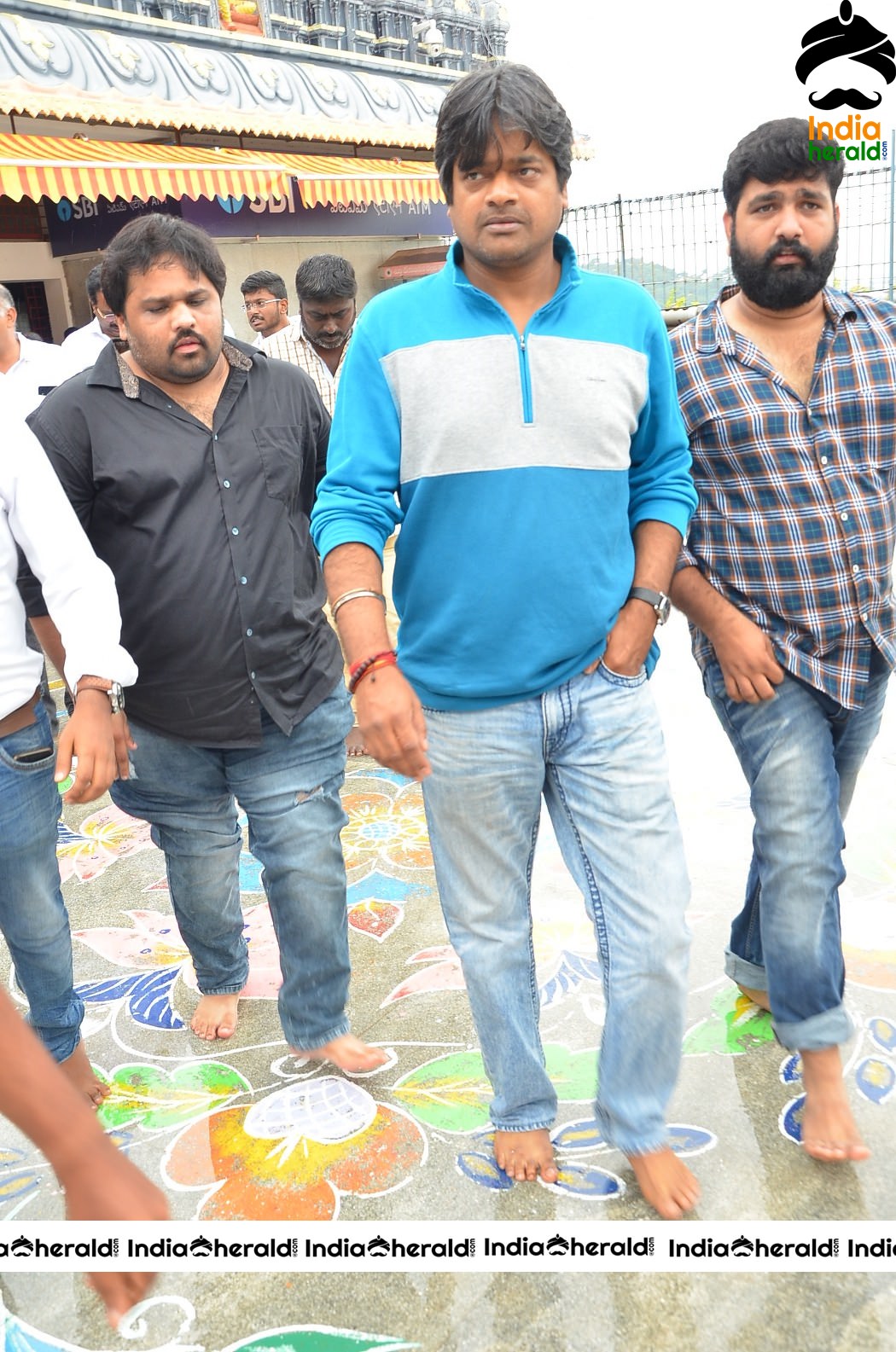 Gaddalakonda Ganesh Team Pays Visit To Vijayawada Durga Temple Set 1