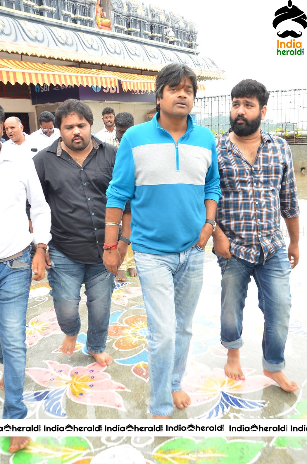 Gaddalakonda Ganesh Team Pays Visit To Vijayawada Durga Temple Set 1