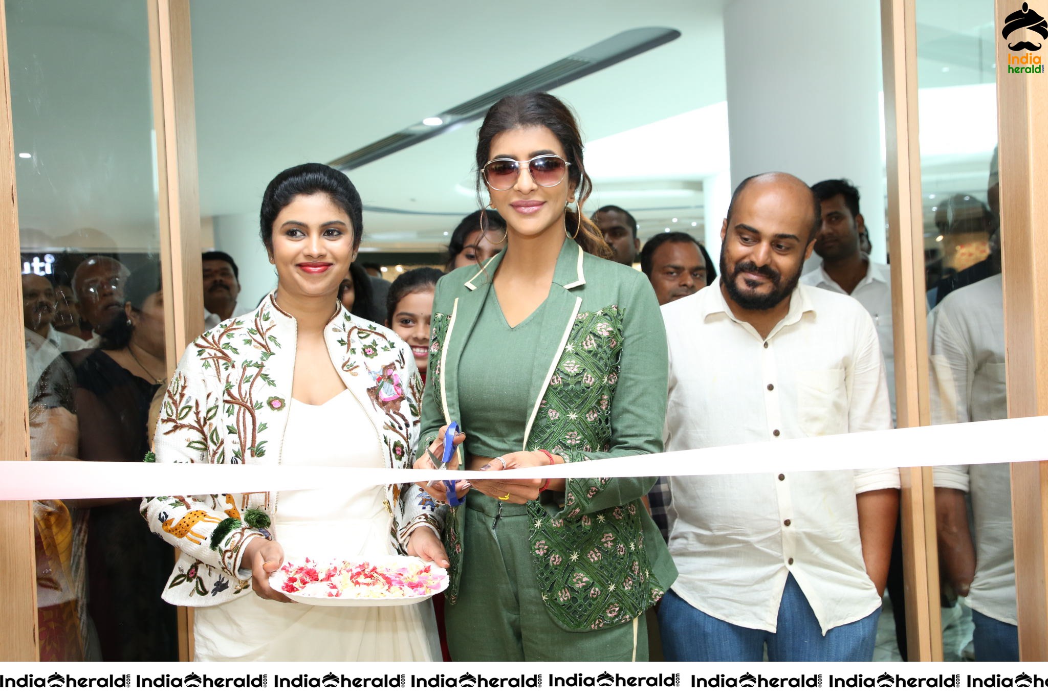 Grand Launch of ENDLESS KNOT Handloom Store at Kondapu by Lakshmi Manchu and Dir Harish Shankar Set 2