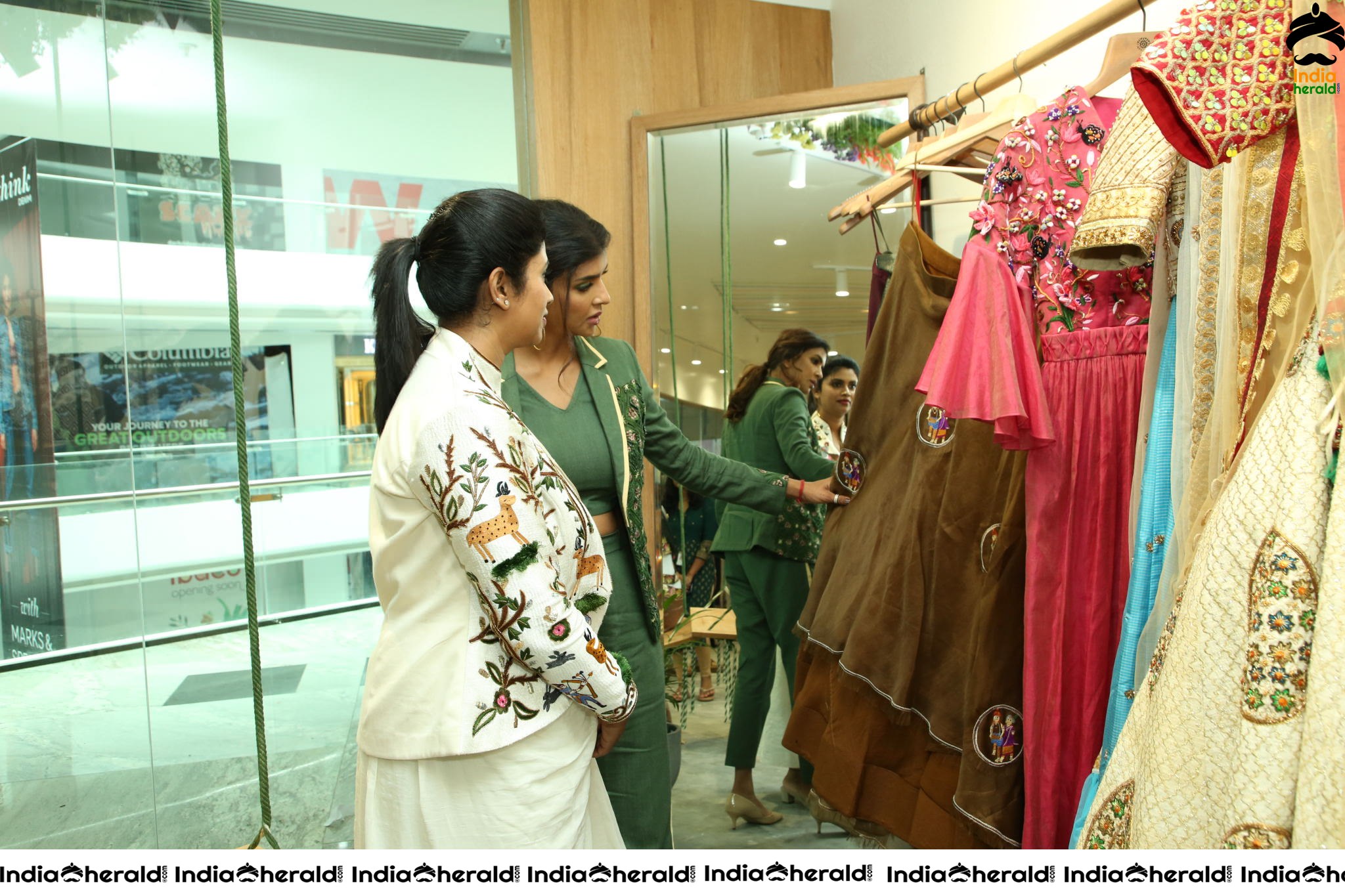 Grand Launch of ENDLESS KNOT Handloom Store at Kondapu by Lakshmi Manchu and Dir Harish Shankar Set 2