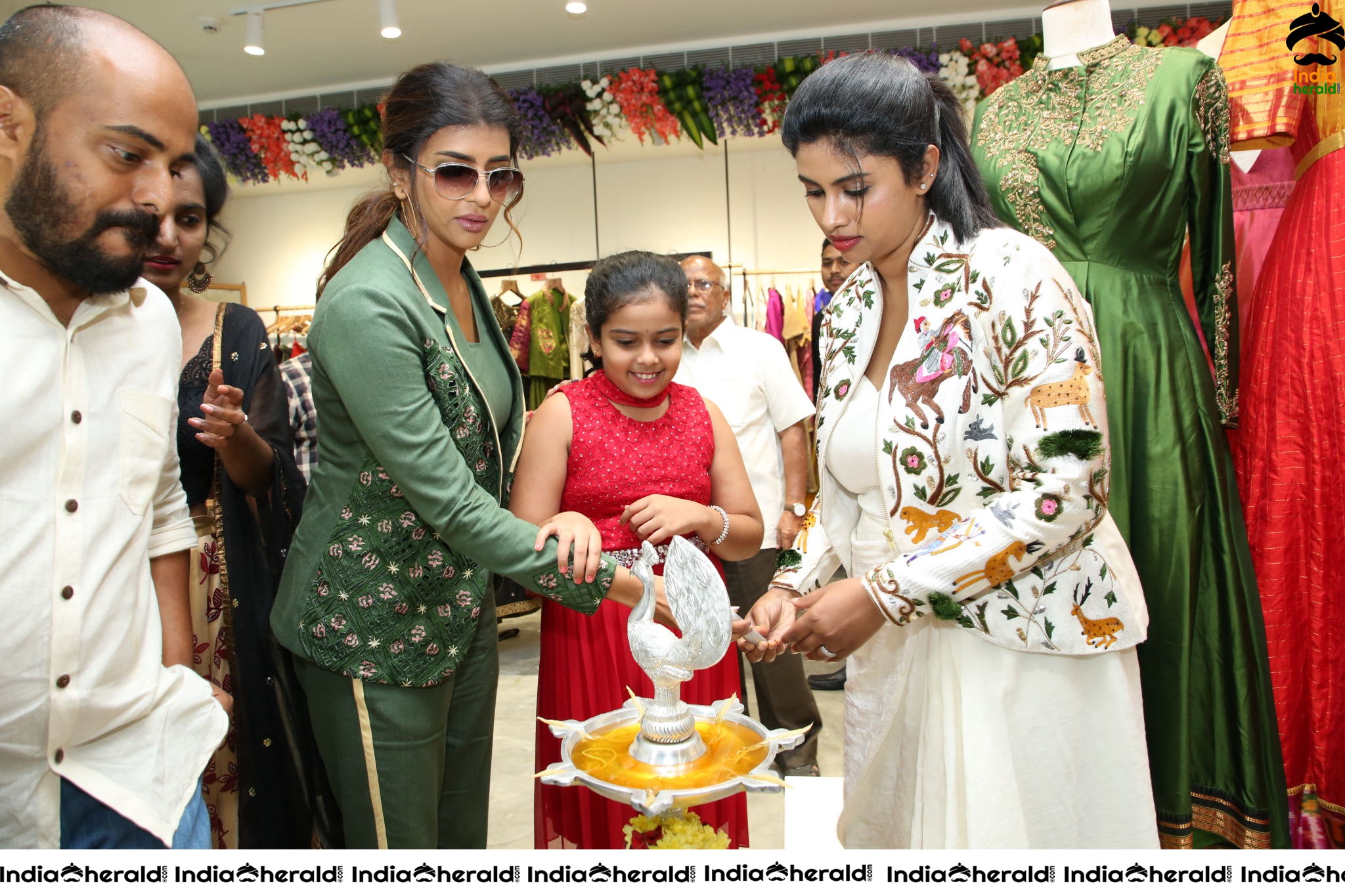 Grand Launch of ENDLESS KNOT Handloom Store at Kondapu by Lakshmi Manchu and Dir Harish Shankar Set 2