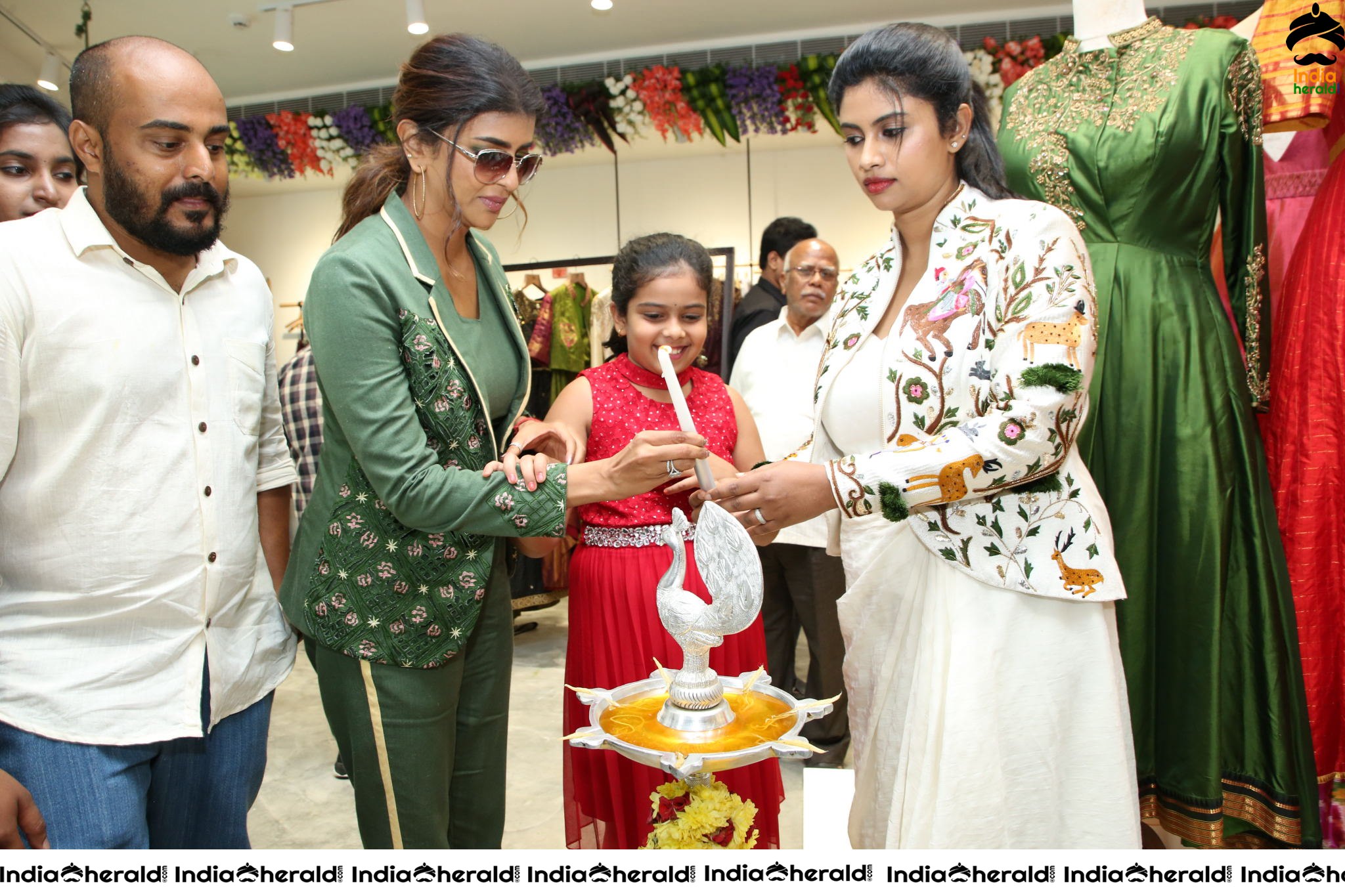 Grand Launch of ENDLESS KNOT Handloom Store at Kondapu by Lakshmi Manchu and Dir Harish Shankar Set 2