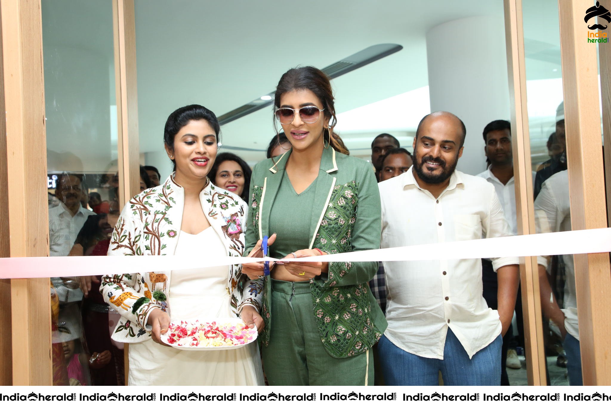 Grand Launch of ENDLESS KNOT Handloom Store at Kondapu by Lakshmi Manchu and Dir Harish Shankar Set 2