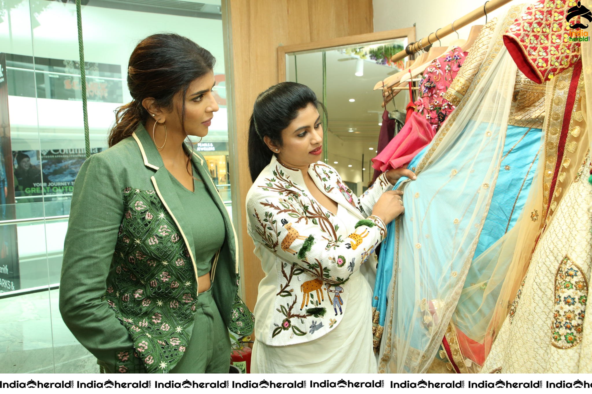 Grand Launch of ENDLESS KNOT Handloom Store at Kondapu by Lakshmi Manchu and Dir Harish Shankar Set 3