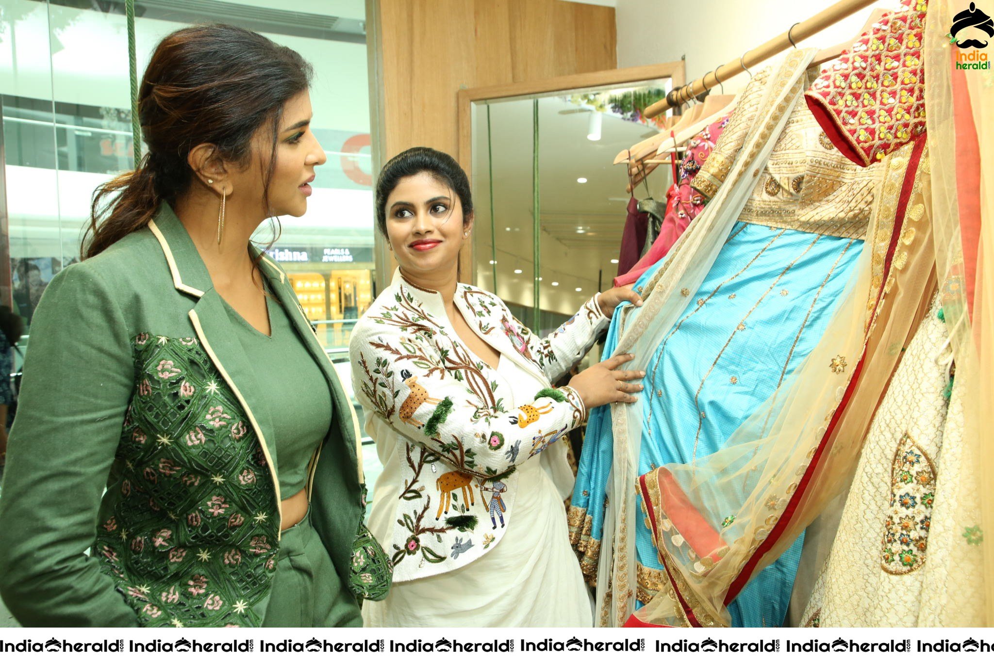 Grand Launch of ENDLESS KNOT Handloom Store at Kondapu by Lakshmi Manchu and Dir Harish Shankar Set 3