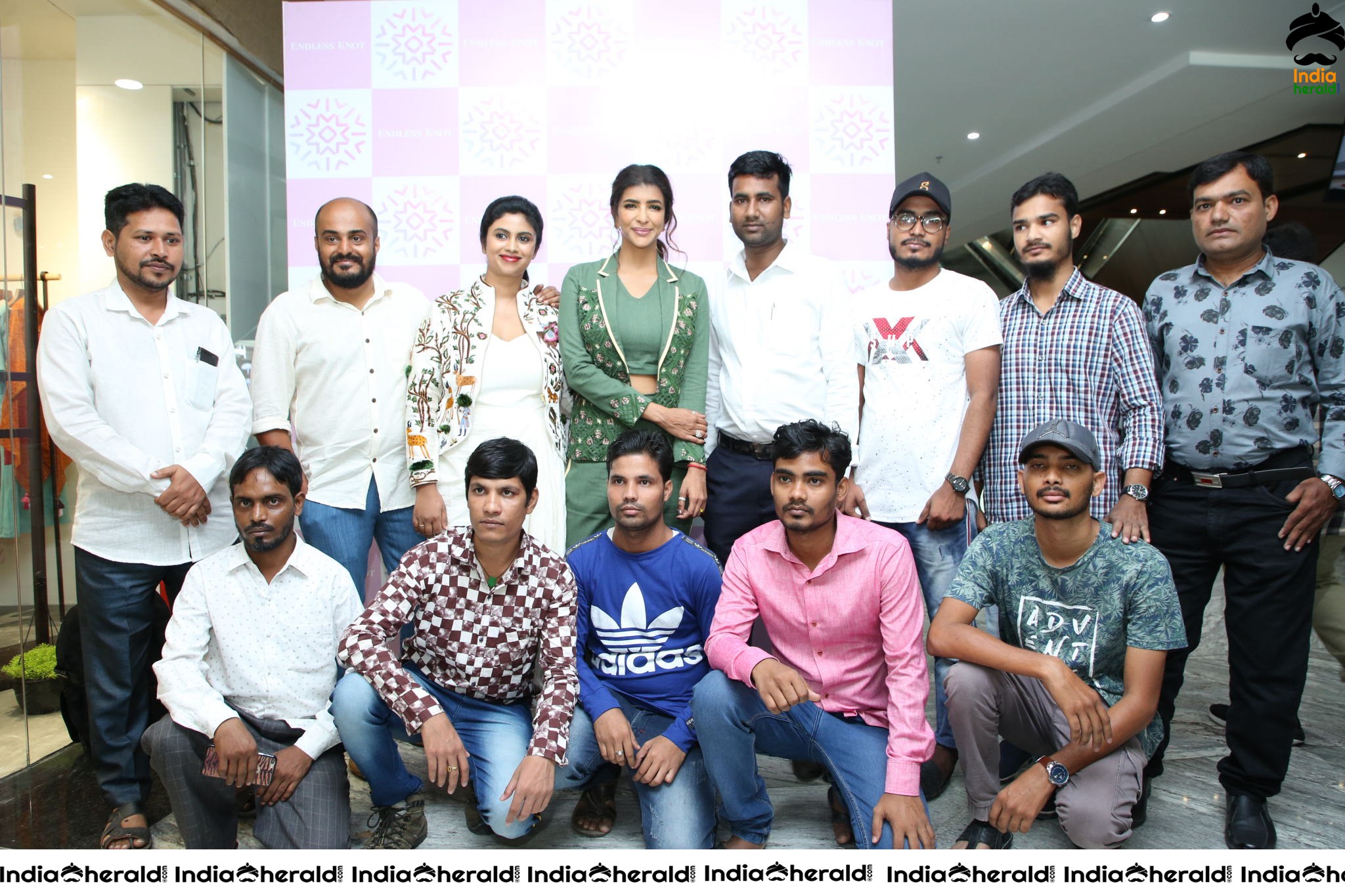 Grand Launch of ENDLESS KNOT Handloom Store at Kondapu by Lakshmi Manchu and Dir Harish Shankar Set 4