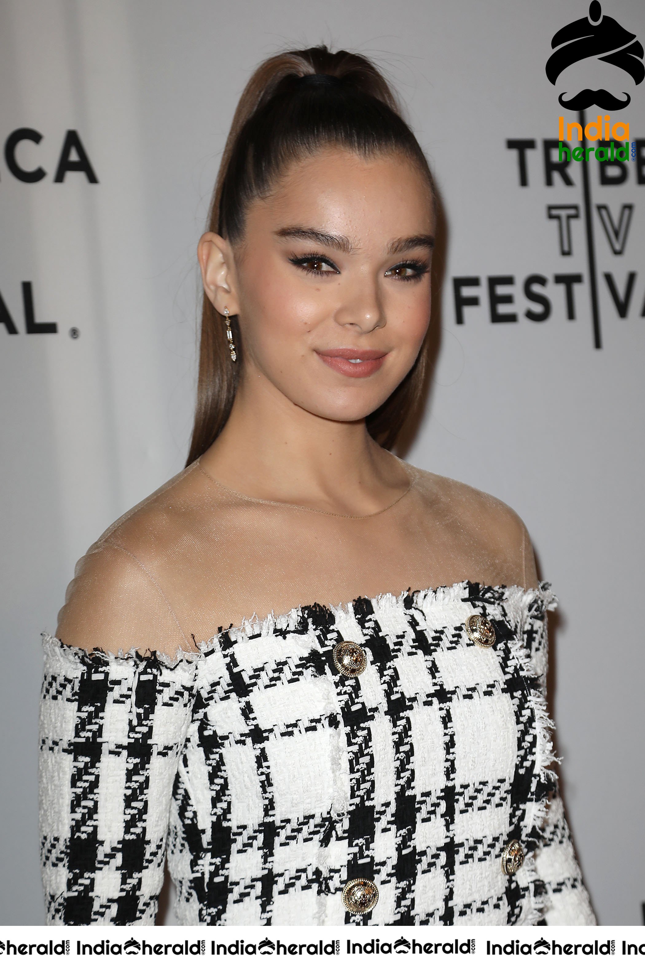 Hailee Steinfeld During Dickinson Screening 2019 At Tribeca TV Festival In New York City Set 1