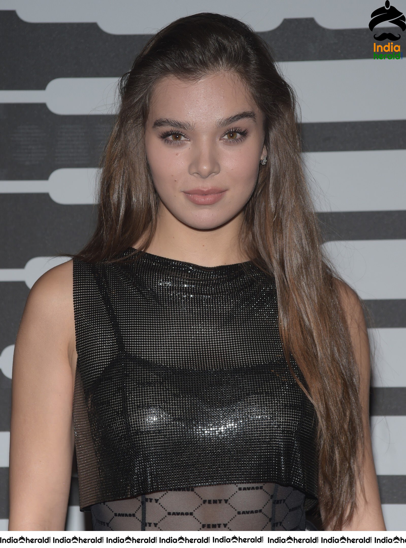 Hailee Steinfeld For Savage X Fenty Show Presented By Amazon Prime Video Set 1