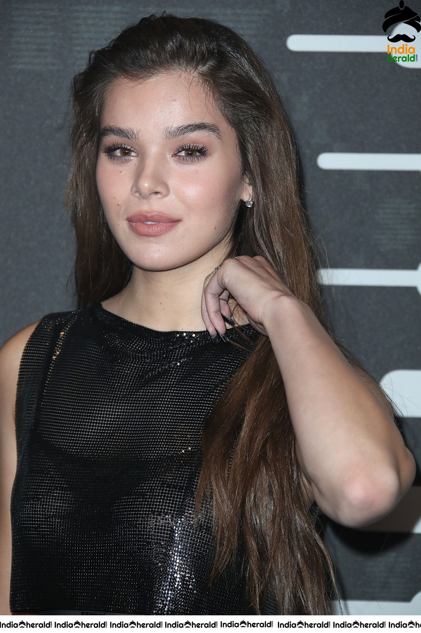 Hailee Steinfeld For Savage X Fenty Show Presented By Amazon Prime Video Set 2