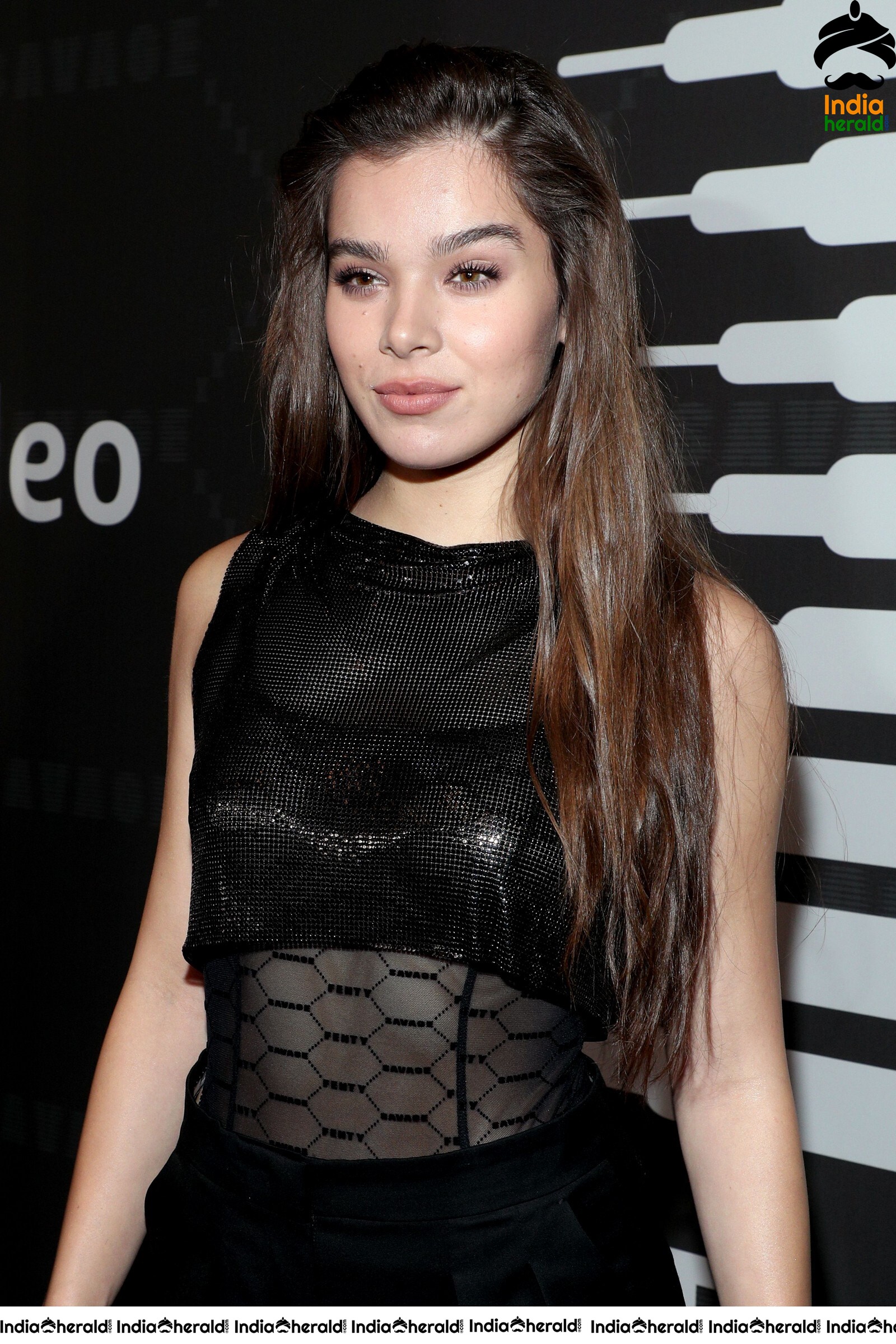 Hailee Steinfeld For Savage X Fenty Show Presented By Amazon Prime Video Set 2