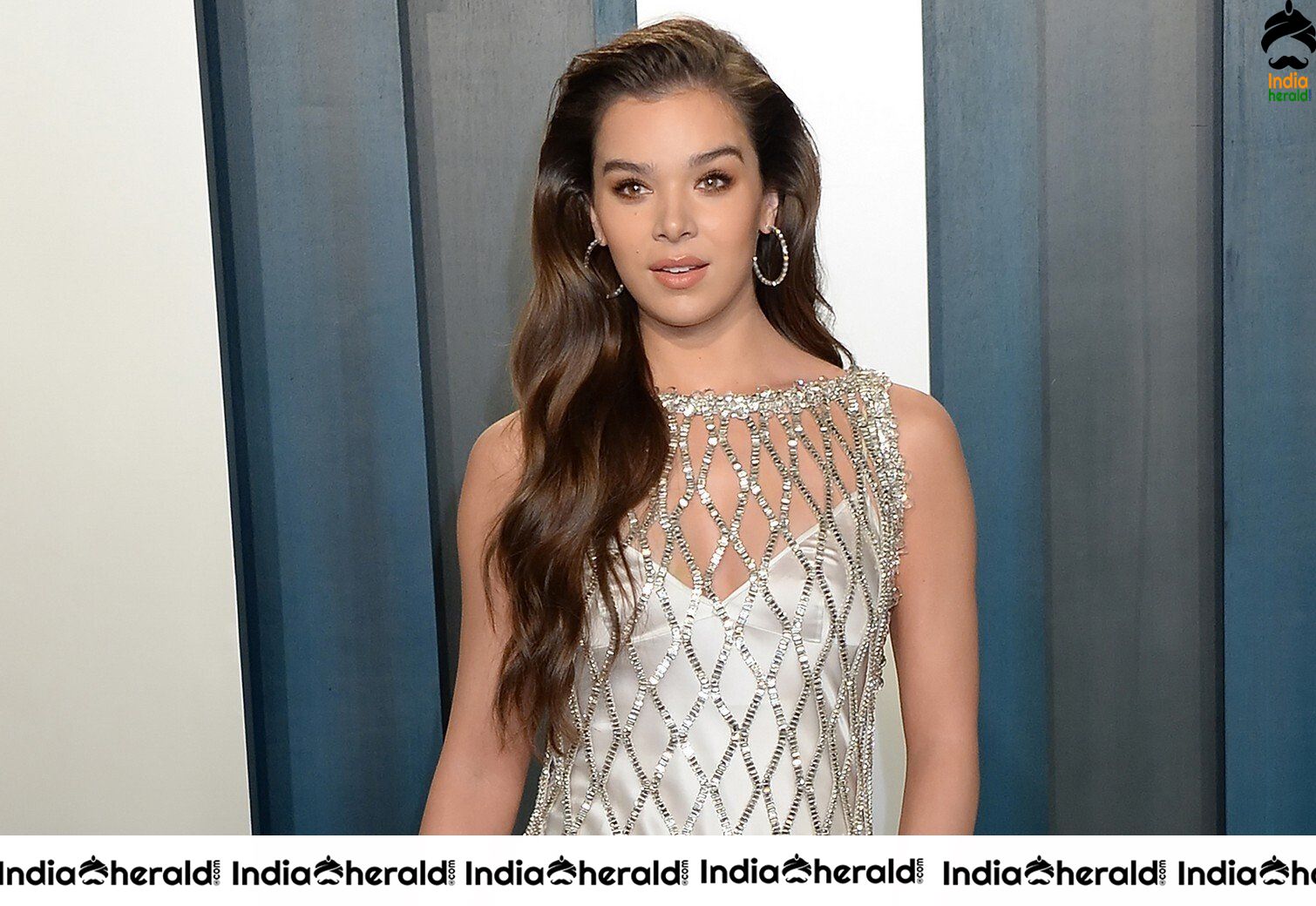 Hailee Steinfeld Looking Pretty at Oscar Party Dinner Event