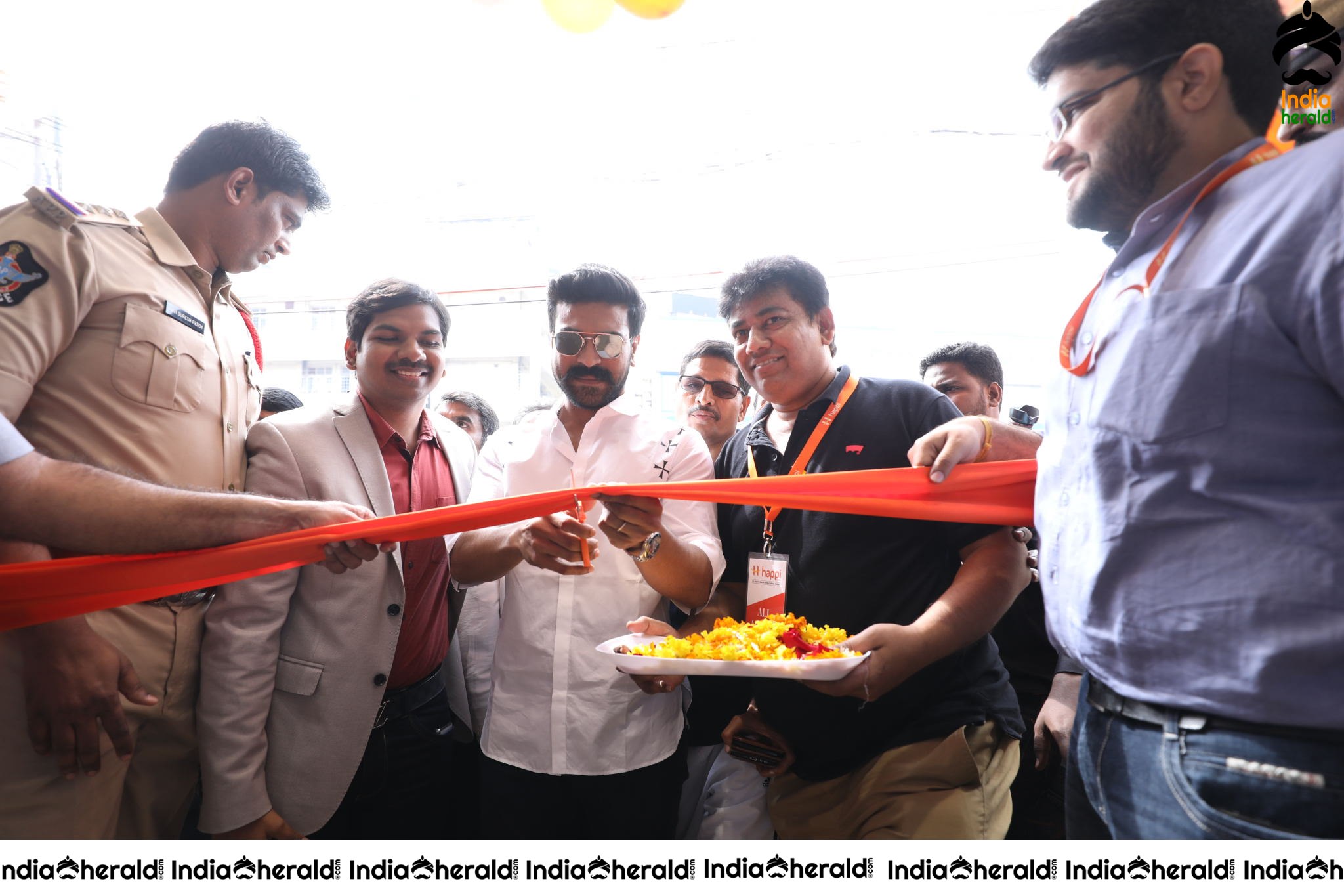 HAPPI MOBILES GRAND LAUNCH OF 60TH STORE BY RAM CHARAN AT VIJAYAWAD Set 1