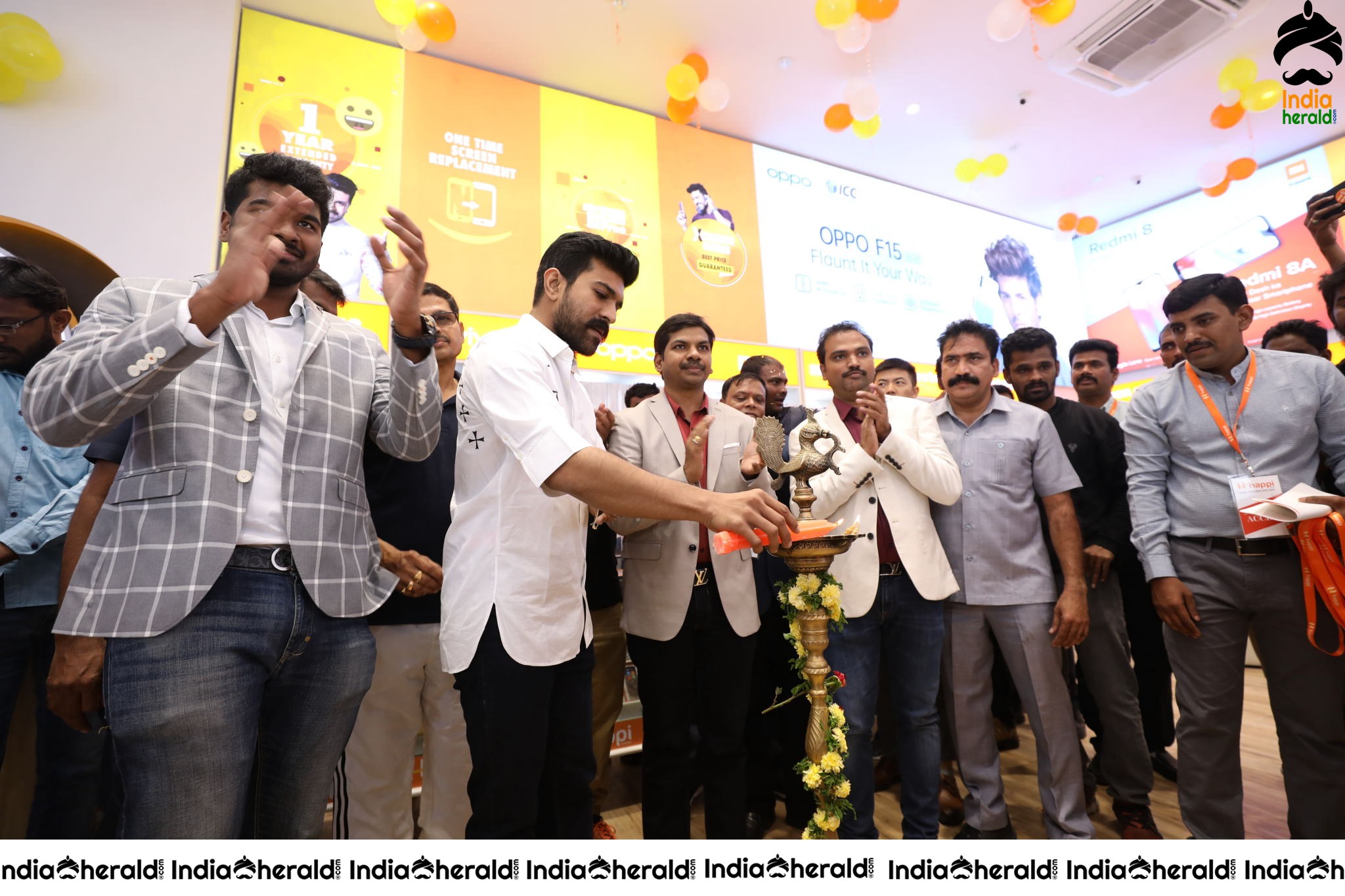 HAPPI MOBILES GRAND LAUNCH OF 60TH STORE BY RAM CHARAN AT VIJAYAWAD Set 2