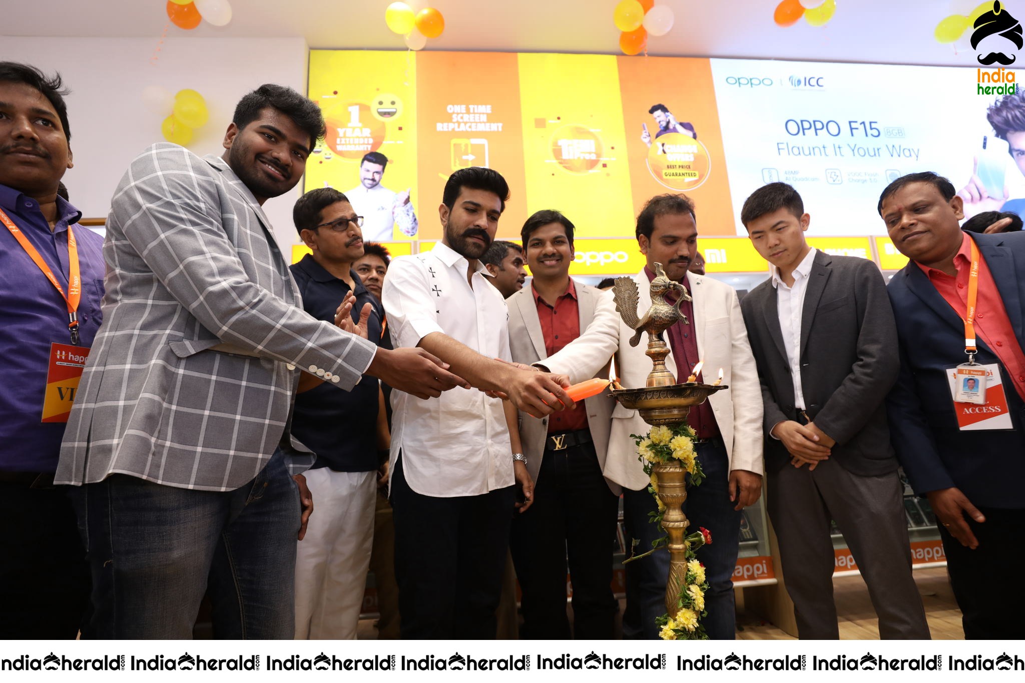 HAPPI MOBILES GRAND LAUNCH OF 60TH STORE BY RAM CHARAN AT VIJAYAWAD Set 2