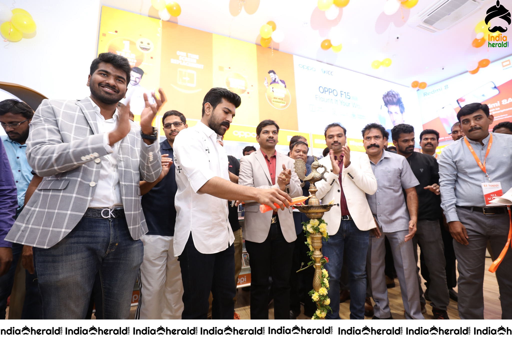 HAPPI MOBILES GRAND LAUNCH OF 60TH STORE BY RAM CHARAN AT VIJAYAWAD Set 2