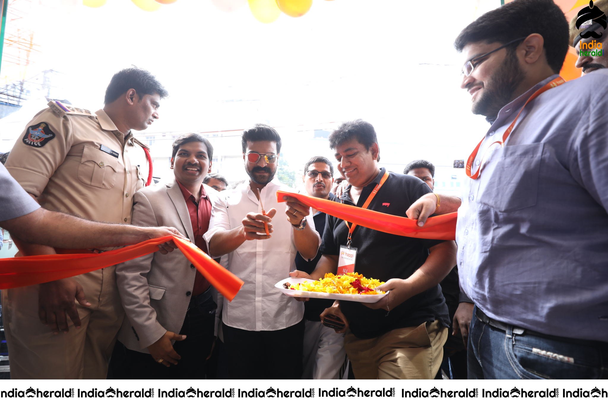 HAPPI MOBILES GRAND LAUNCH OF 60TH STORE BY RAM CHARAN AT VIJAYAWAD Set 2