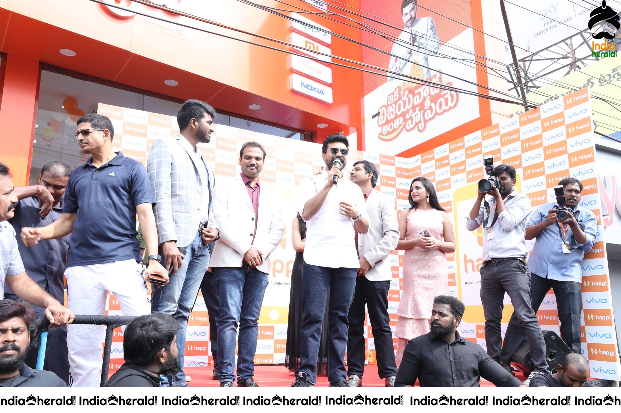 HAPPI MOBILES GRAND LAUNCH OF 60TH STORE BY RAM CHARAN AT VIJAYAWAD Set 4