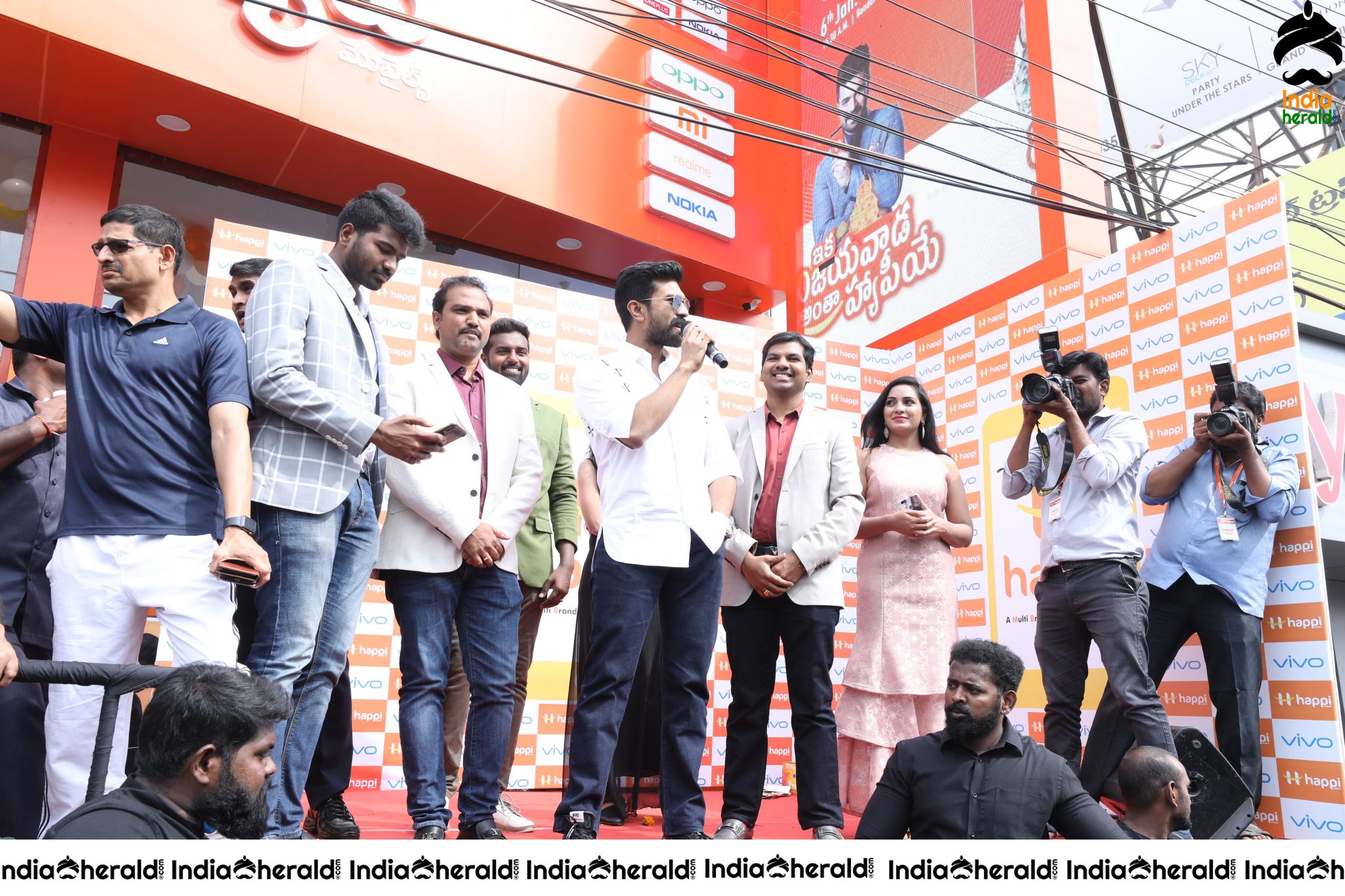 HAPPI MOBILES GRAND LAUNCH OF 60TH STORE BY RAM CHARAN AT VIJAYAWAD Set 4