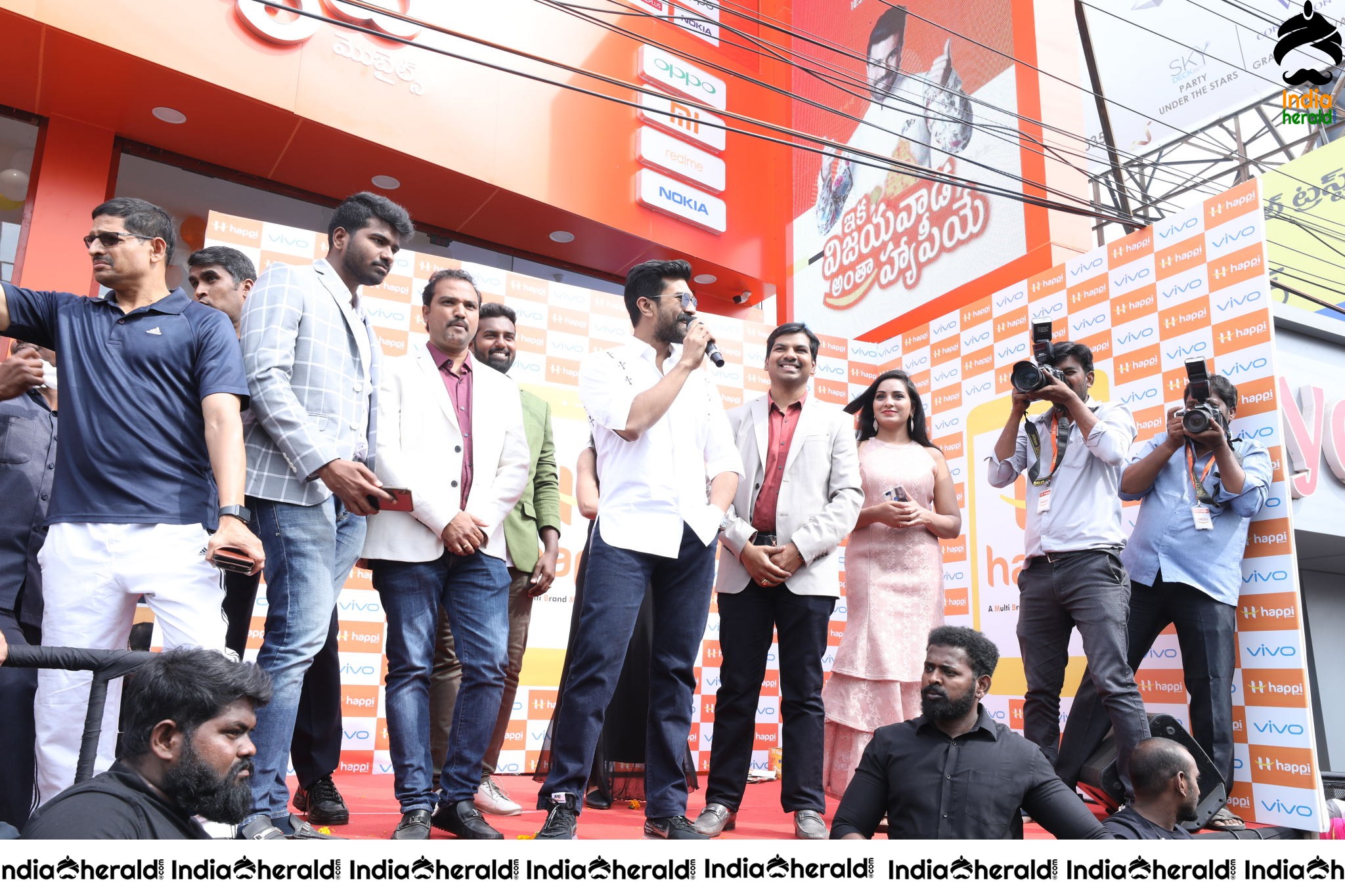 HAPPI MOBILES GRAND LAUNCH OF 60TH STORE BY RAM CHARAN AT VIJAYAWAD Set 4