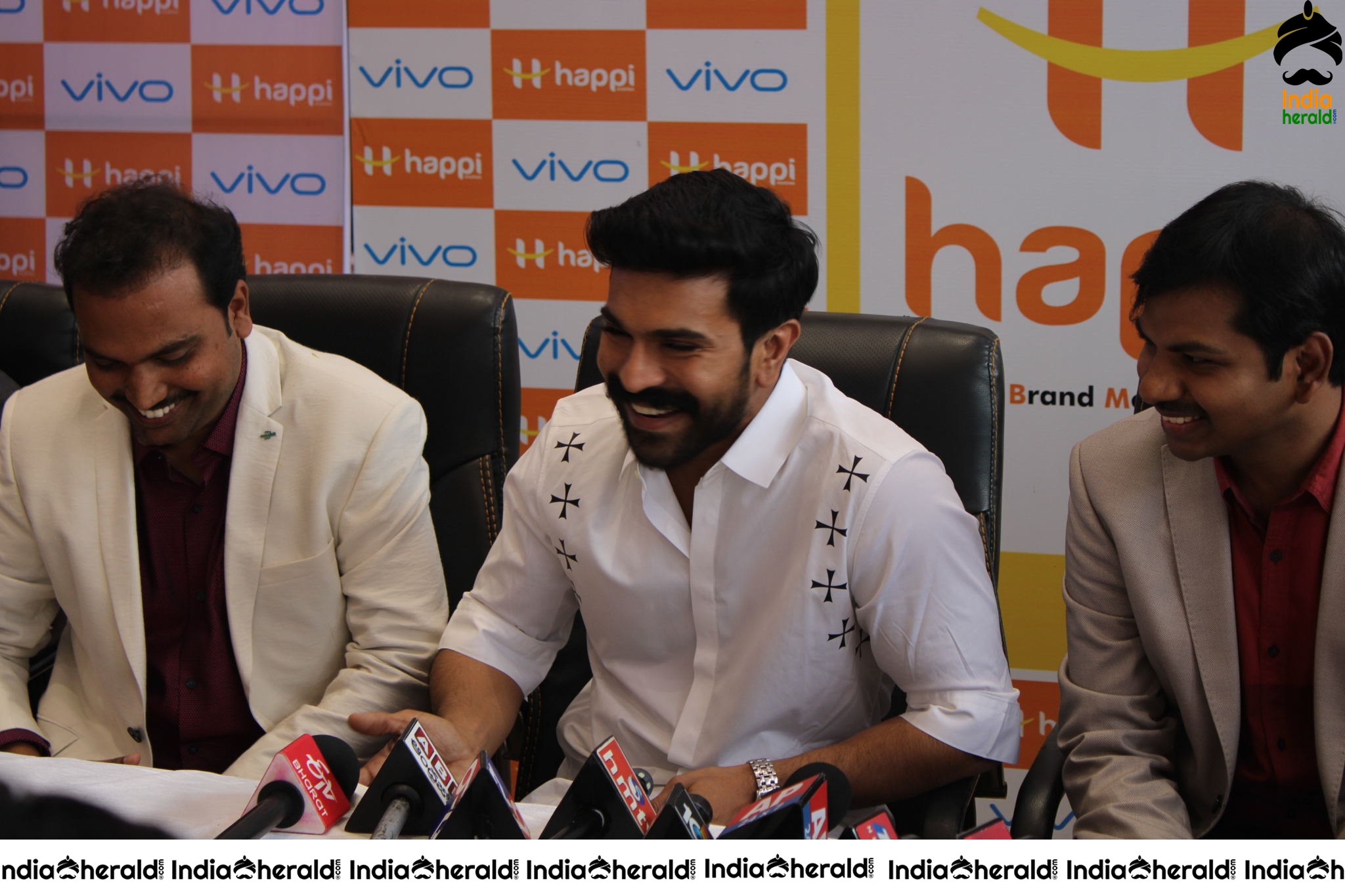 HAPPI MOBILES GRAND LAUNCH OF 60TH STORE BY RAM CHARAN AT VIJAYAWAD Set 5