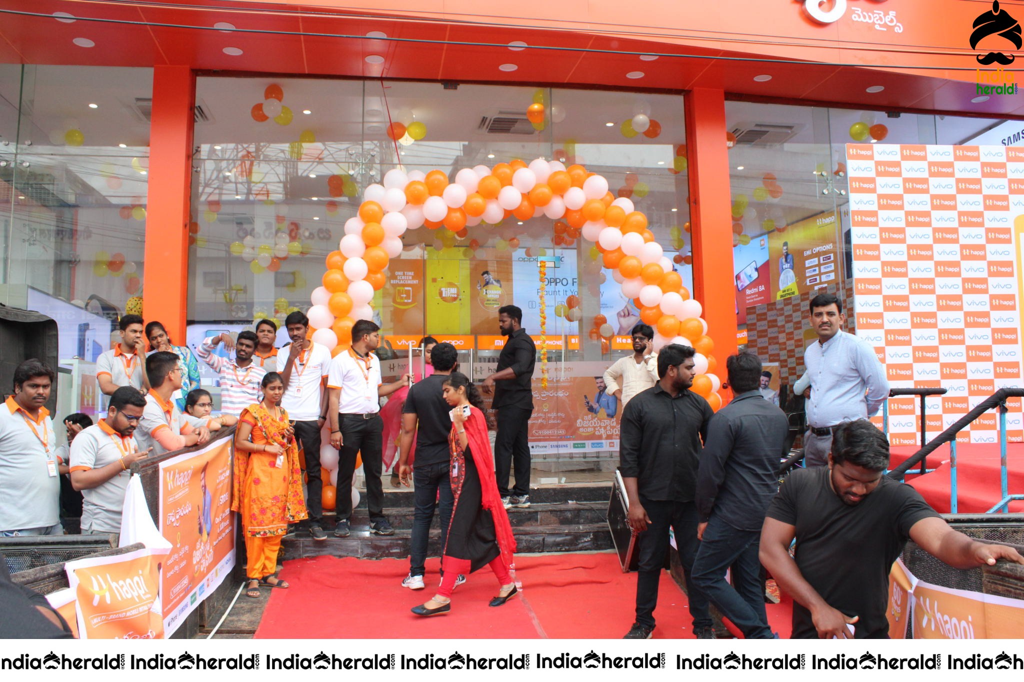 HAPPI MOBILES GRAND LAUNCH OF 60TH STORE BY RAM CHARAN AT VIJAYAWAD Set 5