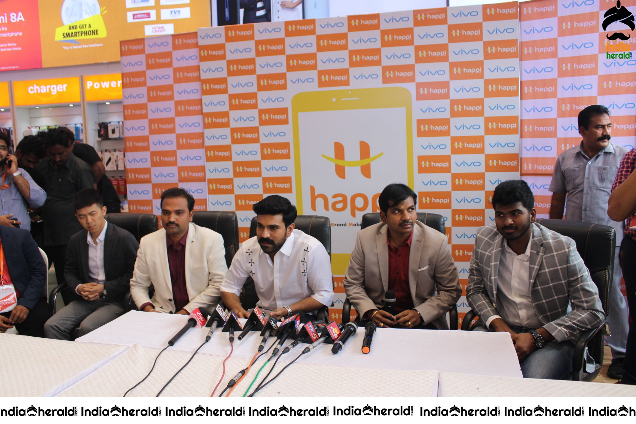 HAPPI MOBILES GRAND LAUNCH OF 60TH STORE BY RAM CHARAN AT VIJAYAWAD Set 6