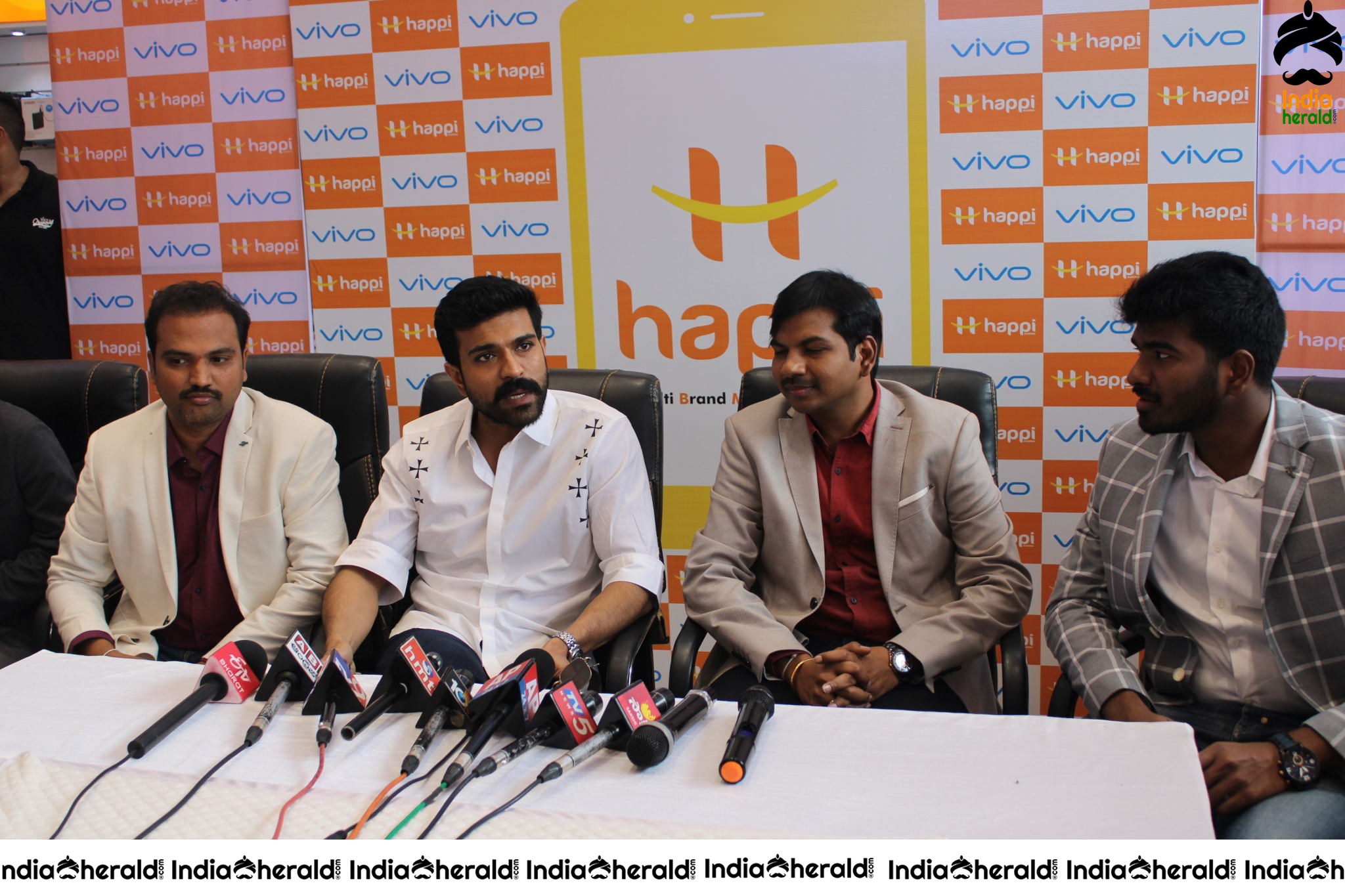 HAPPI MOBILES GRAND LAUNCH OF 60TH STORE BY RAM CHARAN AT VIJAYAWAD Set 6